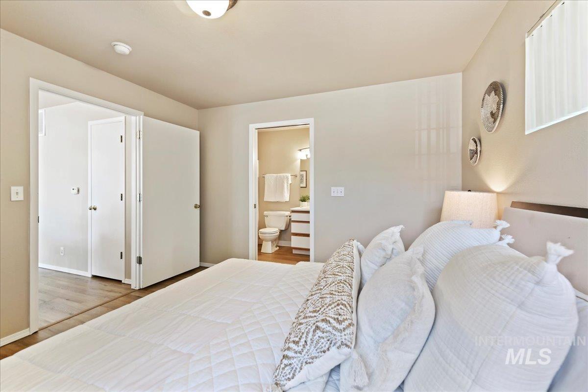 2285 S Challenger Ln 102, Boise, Idaho 83705, 2 Bedrooms, 2 Bathrooms, Residential Income For Sale, Price $299,000, 98919843