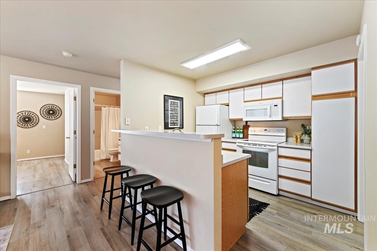 2285 S Challenger Ln 102, Boise, Idaho 83705, 2 Bedrooms, 2 Bathrooms, Residential Income For Sale, Price $299,000, 98919843