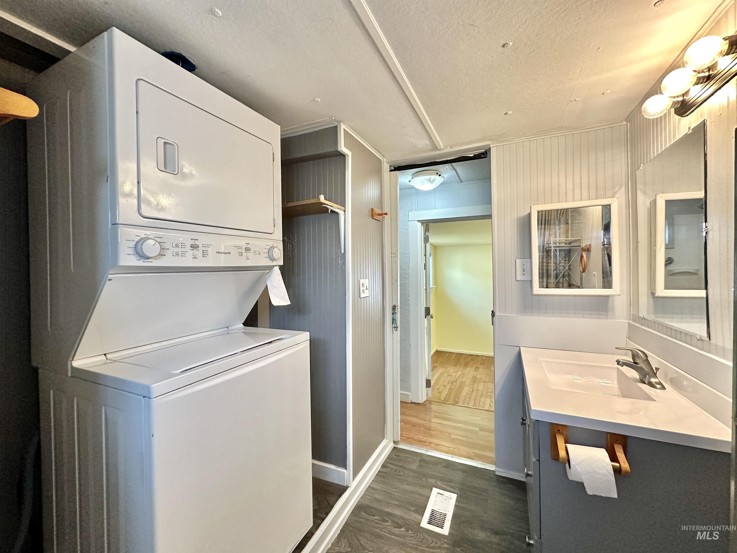 913 Palouse River Dr. #25, Moscow, Idaho 83843, 3 Bedrooms, 1 Bathroom, Residential For Sale, Price $36,000, 98919878