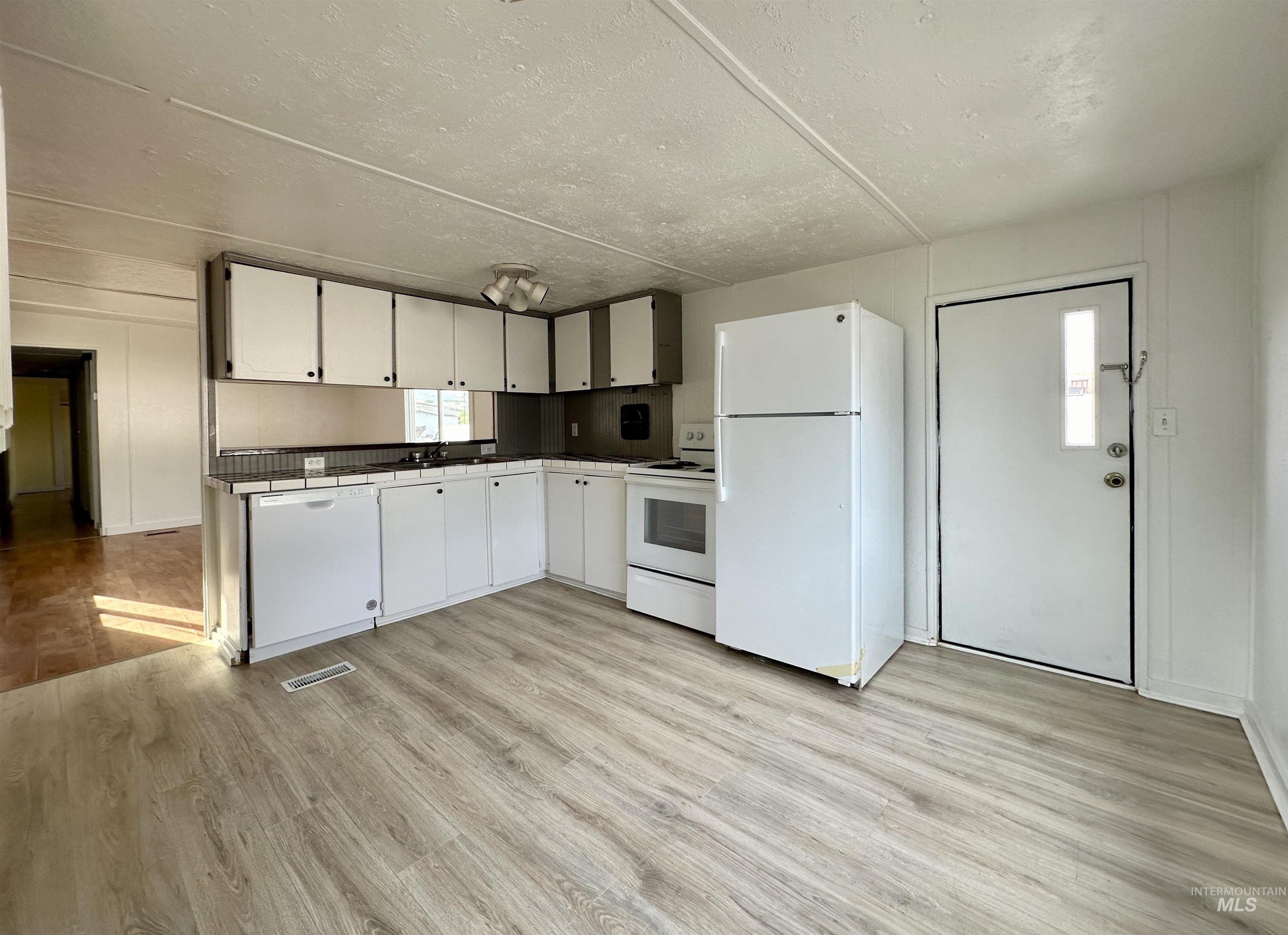 913 Palouse River Dr. #25, Moscow, Idaho 83843, 3 Bedrooms, 1 Bathroom, Residential For Sale, Price $36,000, 98919878