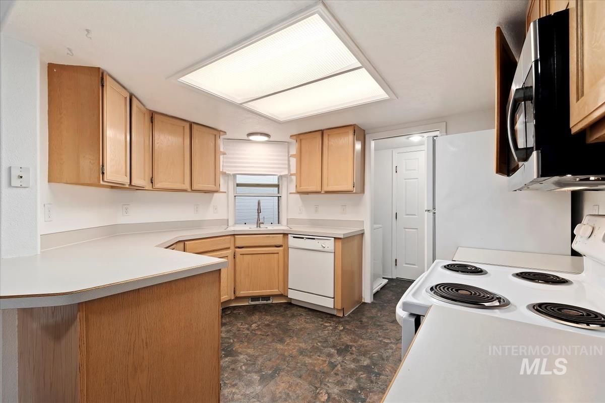 7035 Irving Lane, Boise, Idaho 83704, 3 Bedrooms, 2.5 Bathrooms, Residential For Sale, Price $364,900, 98920115