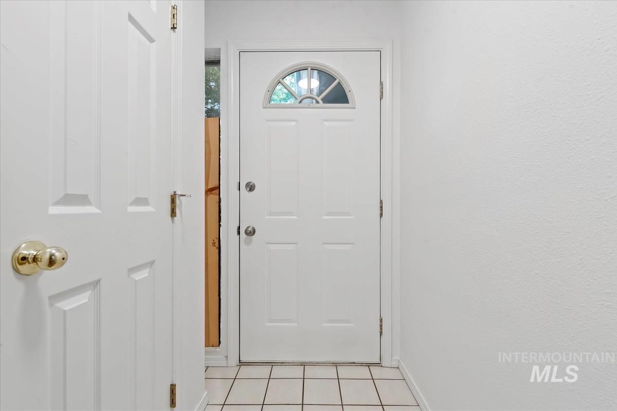 7035 Irving Lane, Boise, Idaho 83704, 3 Bedrooms, 2.5 Bathrooms, Residential For Sale, Price $364,900, 98920115