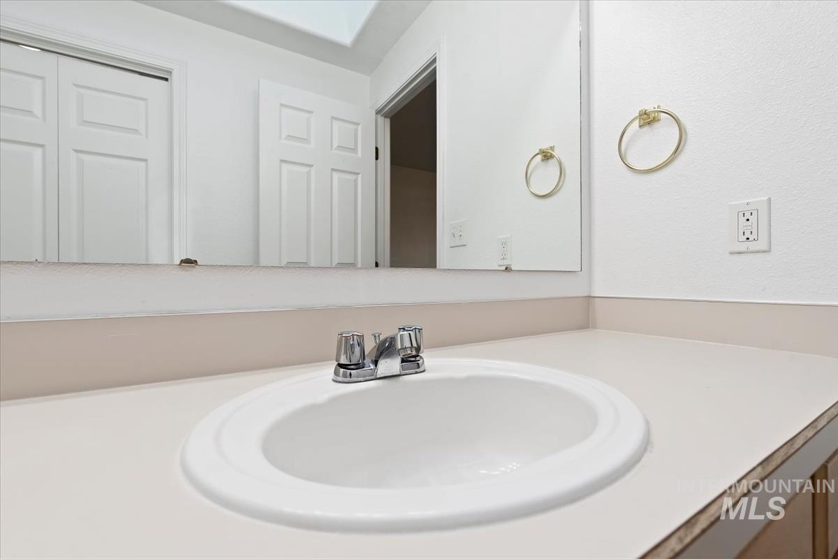 7035 Irving Lane, Boise, Idaho 83704, 3 Bedrooms, 2.5 Bathrooms, Residential For Sale, Price $364,900, 98920115