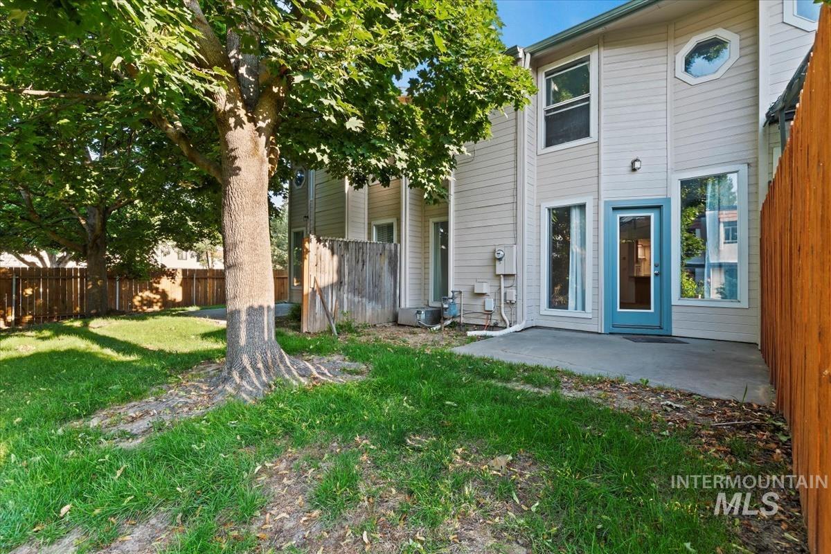 7035 Irving Lane, Boise, Idaho 83704, 3 Bedrooms, 2.5 Bathrooms, Residential For Sale, Price $364,900, 98920115