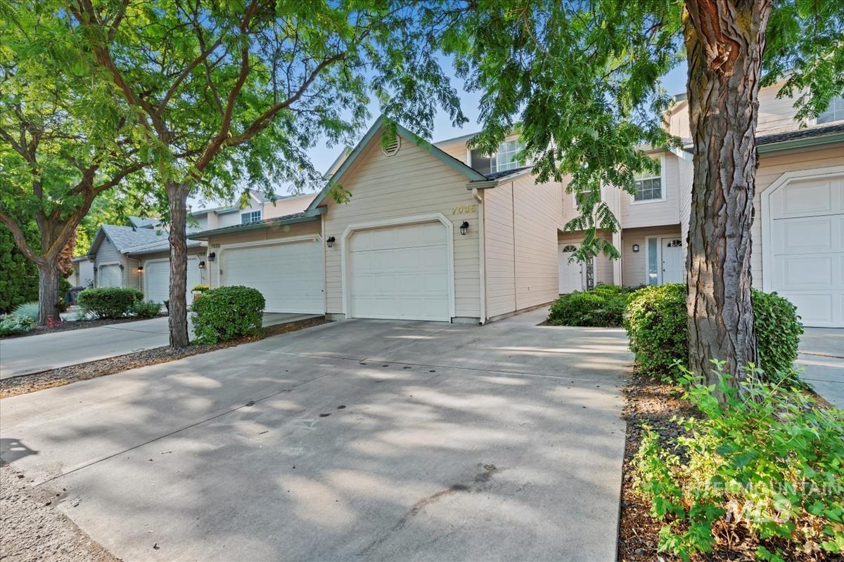 7035 Irving Lane, Boise, Idaho 83704, 3 Bedrooms, 2.5 Bathrooms, Residential For Sale, Price $364,900, 98920115