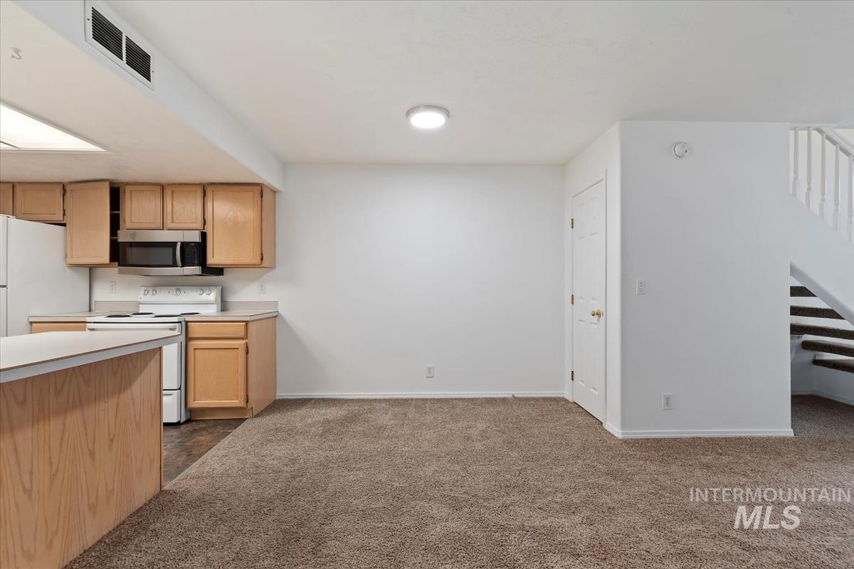 7035 Irving Lane, Boise, Idaho 83704, 3 Bedrooms, 2.5 Bathrooms, Residential For Sale, Price $364,900, 98920115