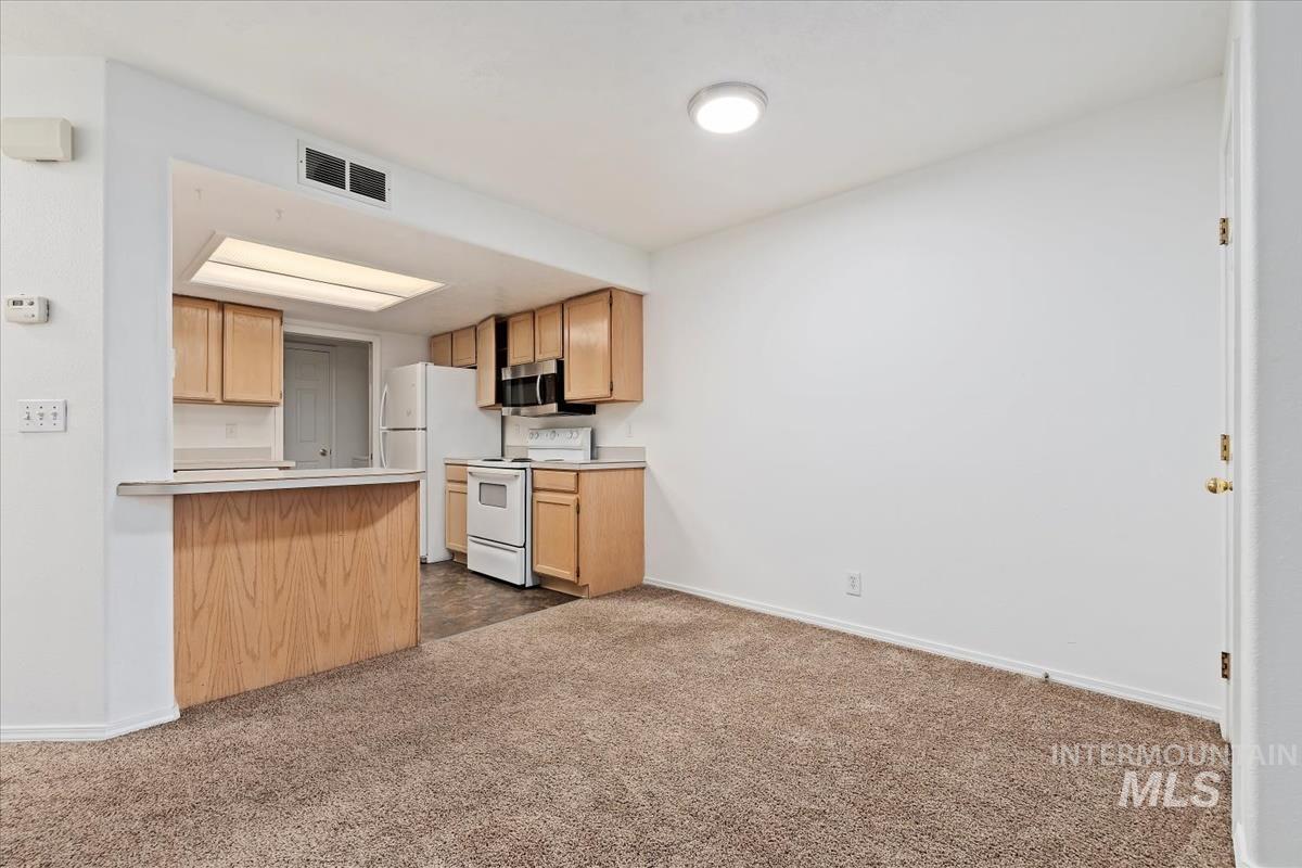 7035 Irving Lane, Boise, Idaho 83704, 3 Bedrooms, 2.5 Bathrooms, Residential For Sale, Price $364,900, 98920115