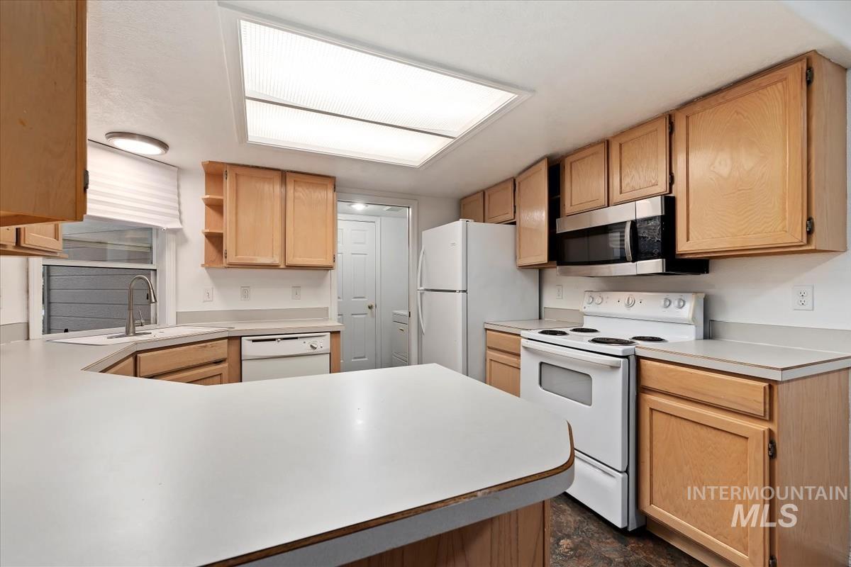 7035 Irving Lane, Boise, Idaho 83704, 3 Bedrooms, 2.5 Bathrooms, Residential For Sale, Price $364,900, 98920115