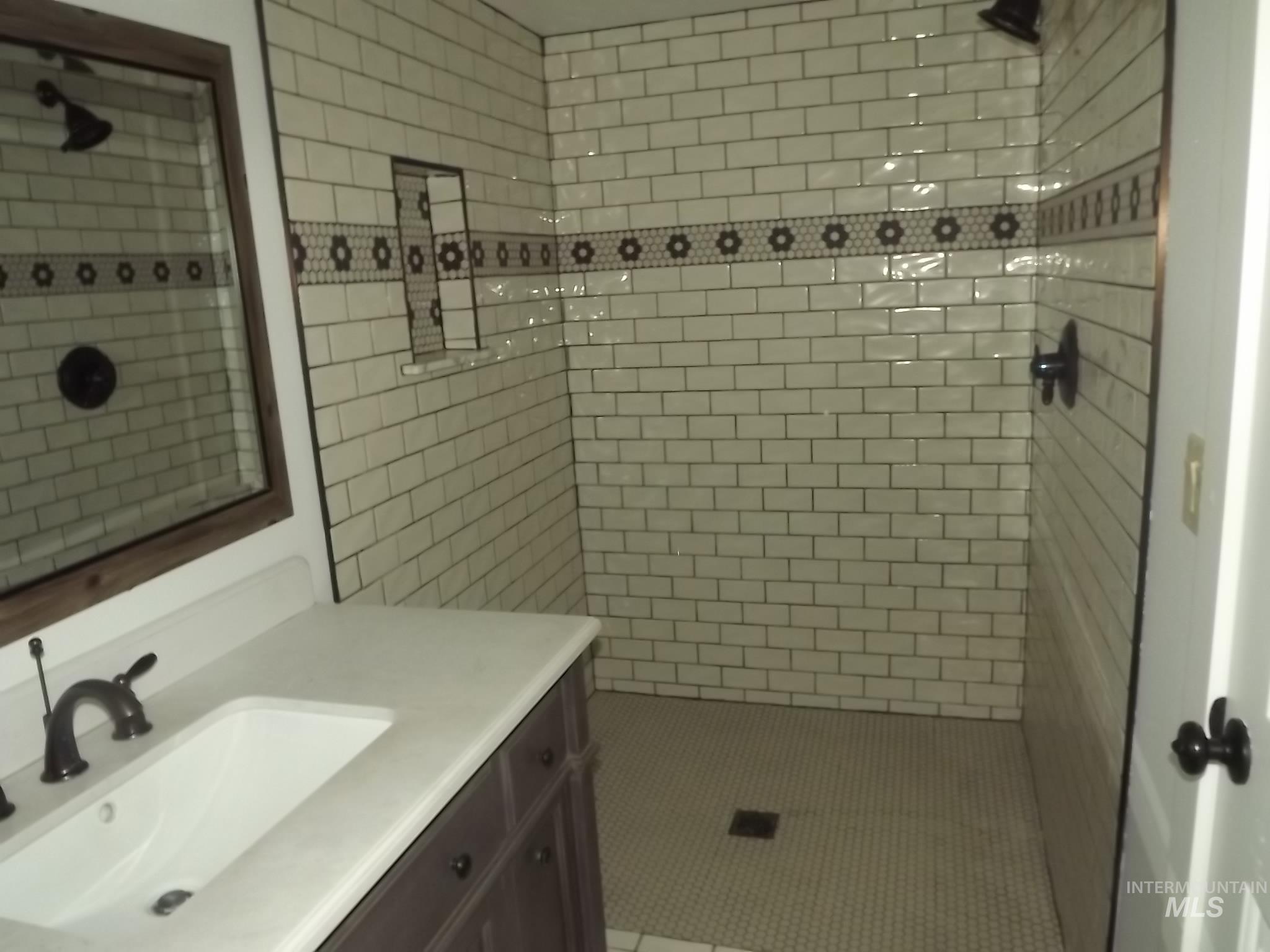 412 4th Avenue, Lewiston, Idaho 83501, 4 Bedrooms, 2 Bathrooms, Residential For Sale, Price $399,500, 98920611