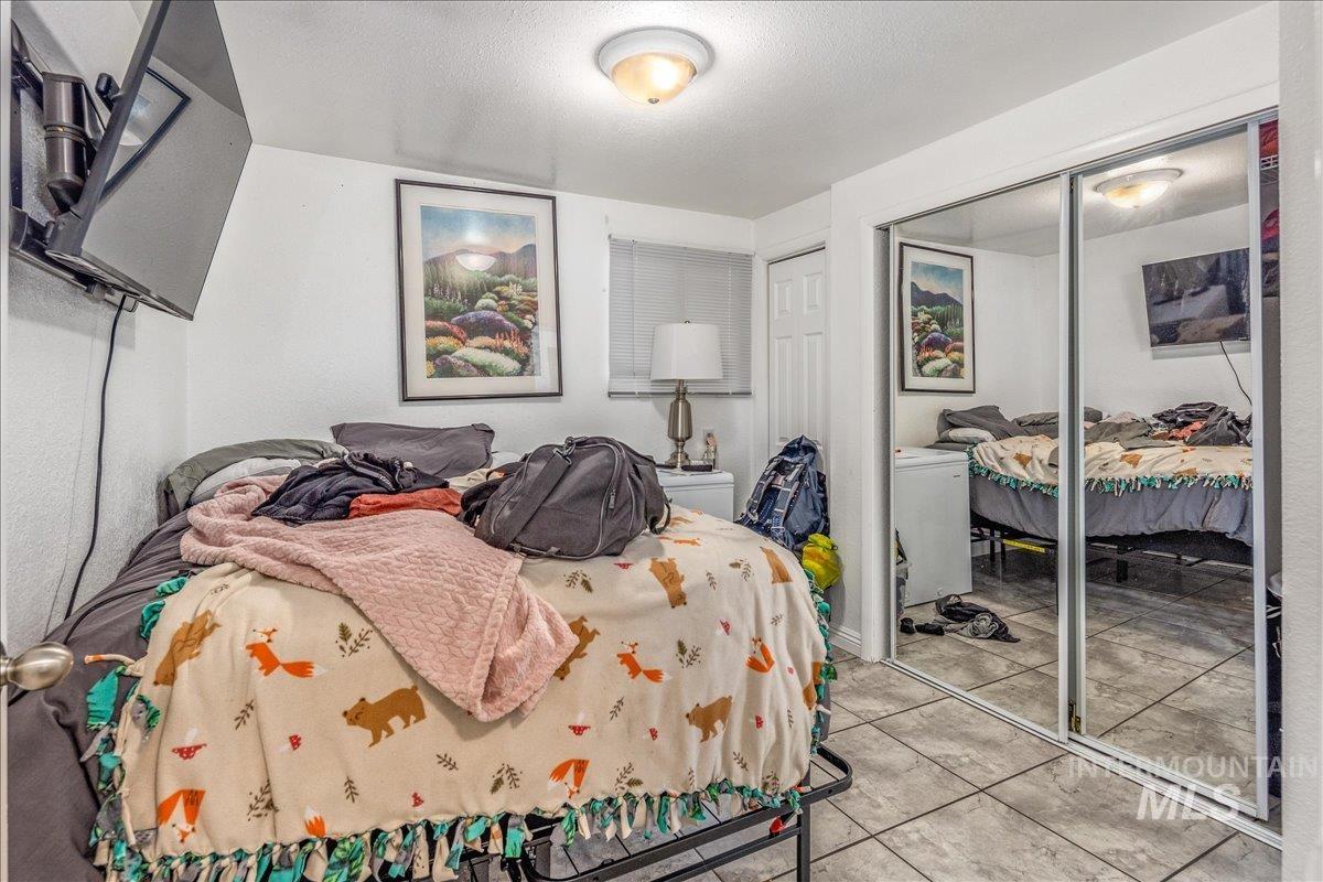 2322 W Targee Street, Boise, Idaho 83705-5174, 2 Bedrooms, 1 Bathroom, Residential Income For Sale, Price $1,250,000, 98920807