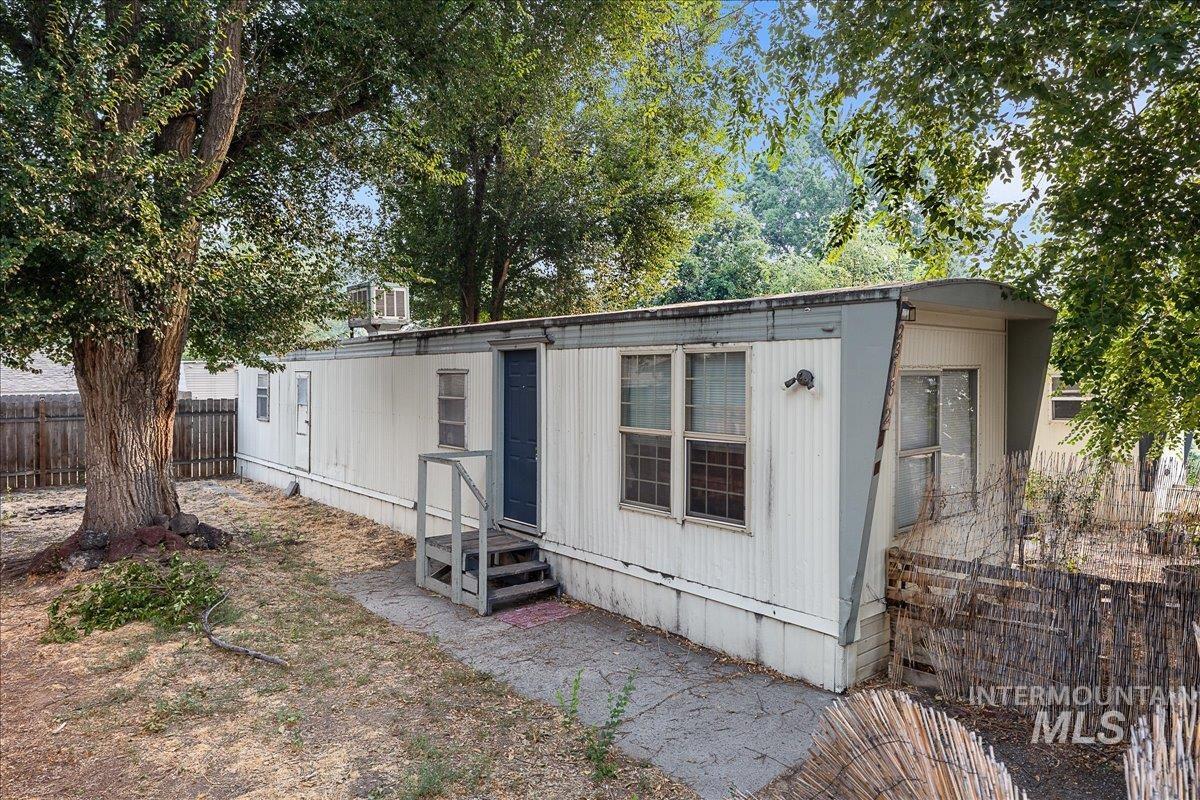 2322 W Targee Street, Boise, Idaho 83705-5174, 2 Bedrooms, 1 Bathroom, Residential Income For Sale, Price $1,250,000, 98920807
