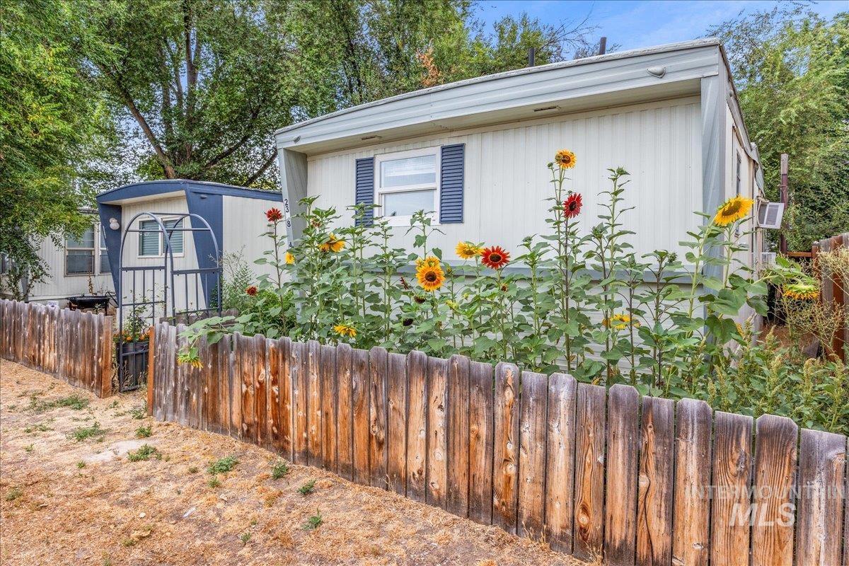 2322 W Targee Street, Boise, Idaho 83705-5174, 2 Bedrooms, 1 Bathroom, Residential Income For Sale, Price $1,250,000, 98920807