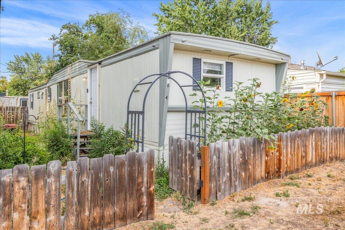 2322 W Targee Street, Boise, Idaho 83705-5174, 2 Bedrooms, 1 Bathroom, Residential Income For Sale, Price $1,250,000, 98920807