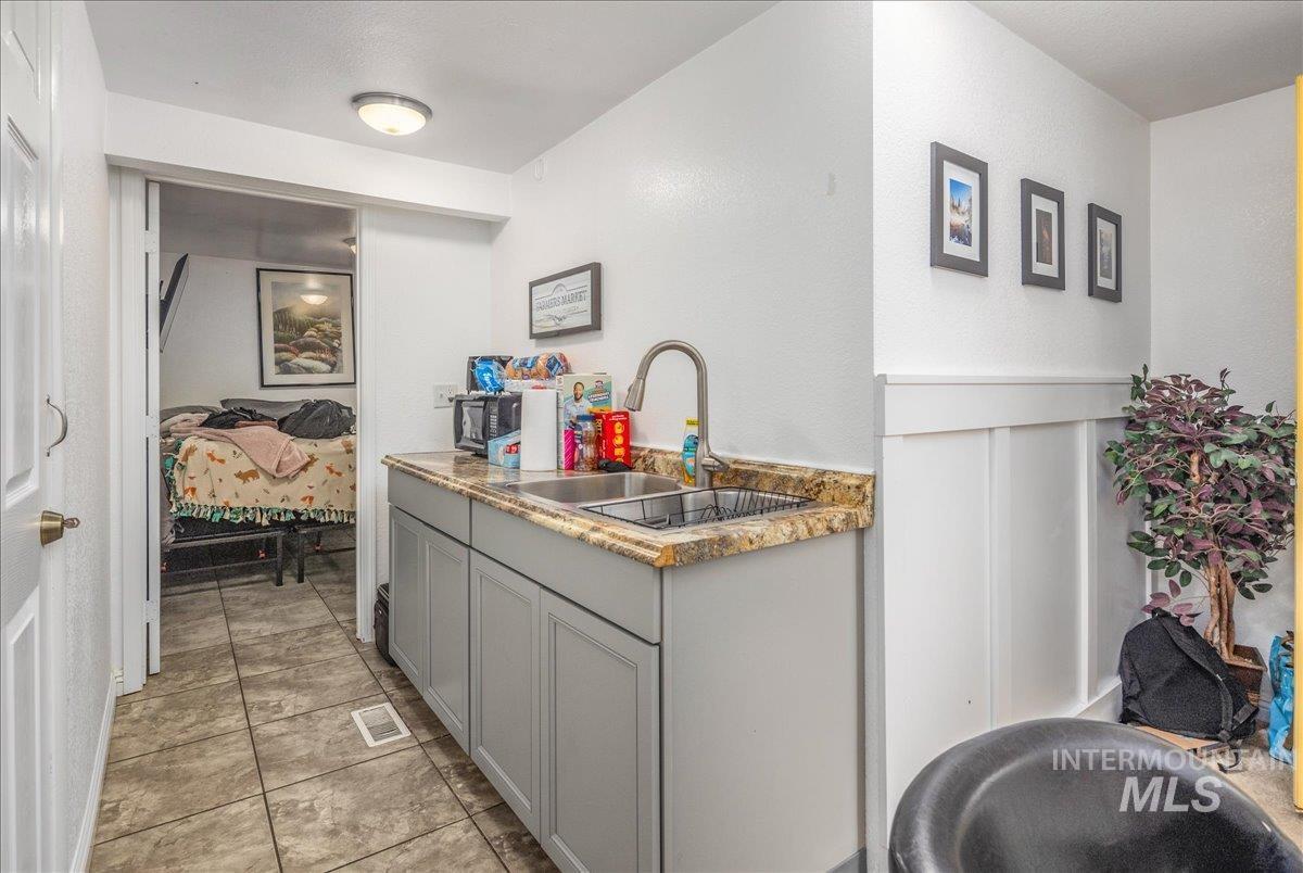 2322 W Targee Street, Boise, Idaho 83705-5174, 2 Bedrooms, 1 Bathroom, Residential Income For Sale, Price $1,250,000, 98920807