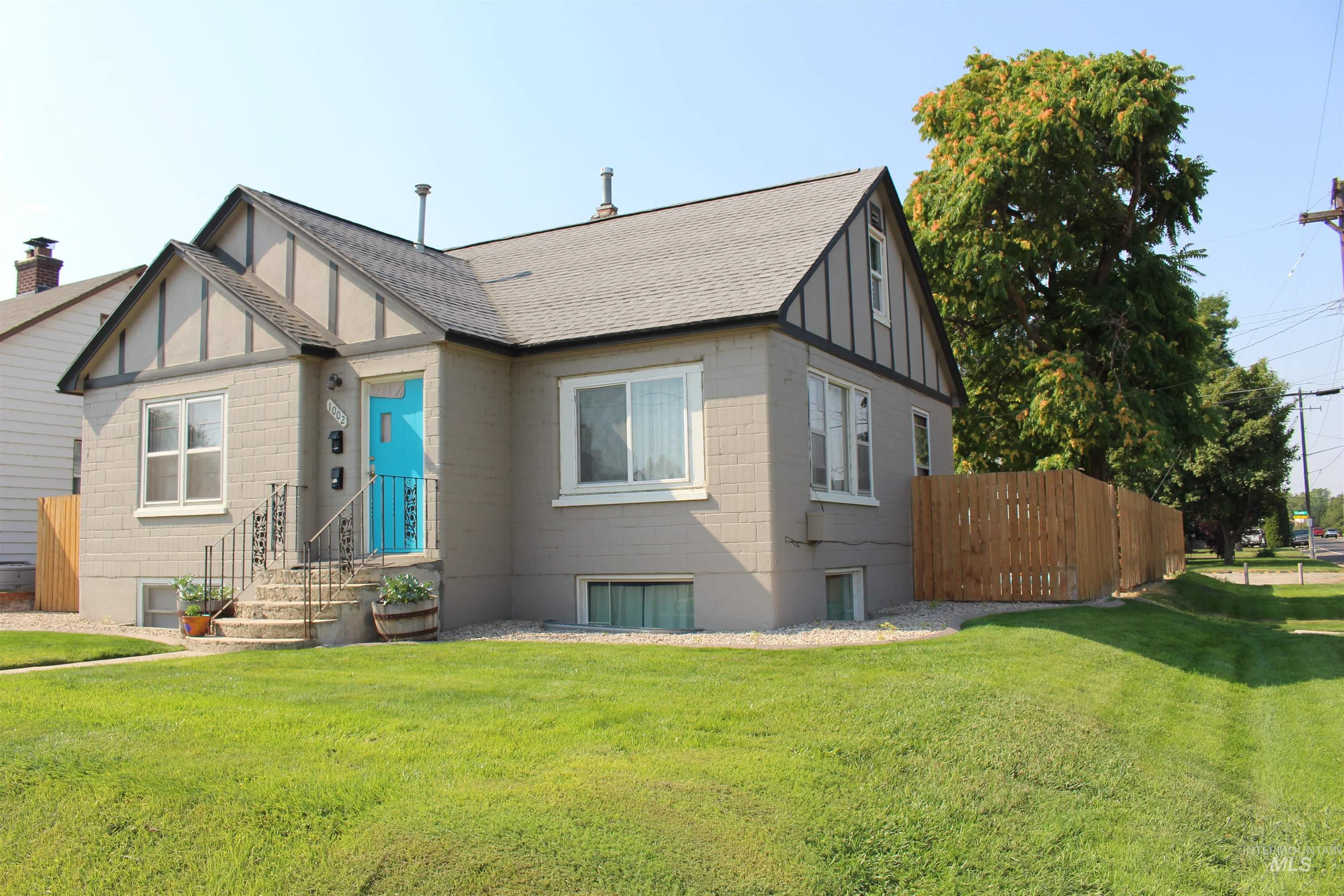 1002 Everett St, Caldwell, Idaho 83605-4169, 4 Bedrooms, 1 Bathroom, Residential Income For Sale, Price $520,000,MLS 98920852