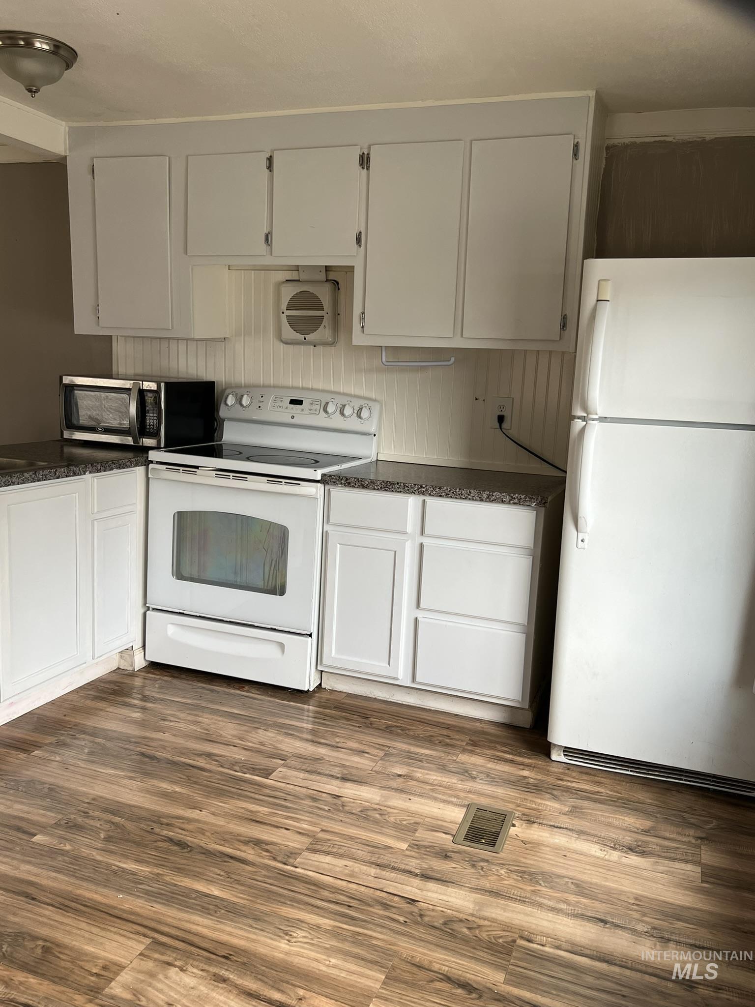 415 E 44th St, Garden City, Idaho 83714, 2 Bedrooms, 1 Bathroom, Residential For Sale, Price $45,000, 98920888