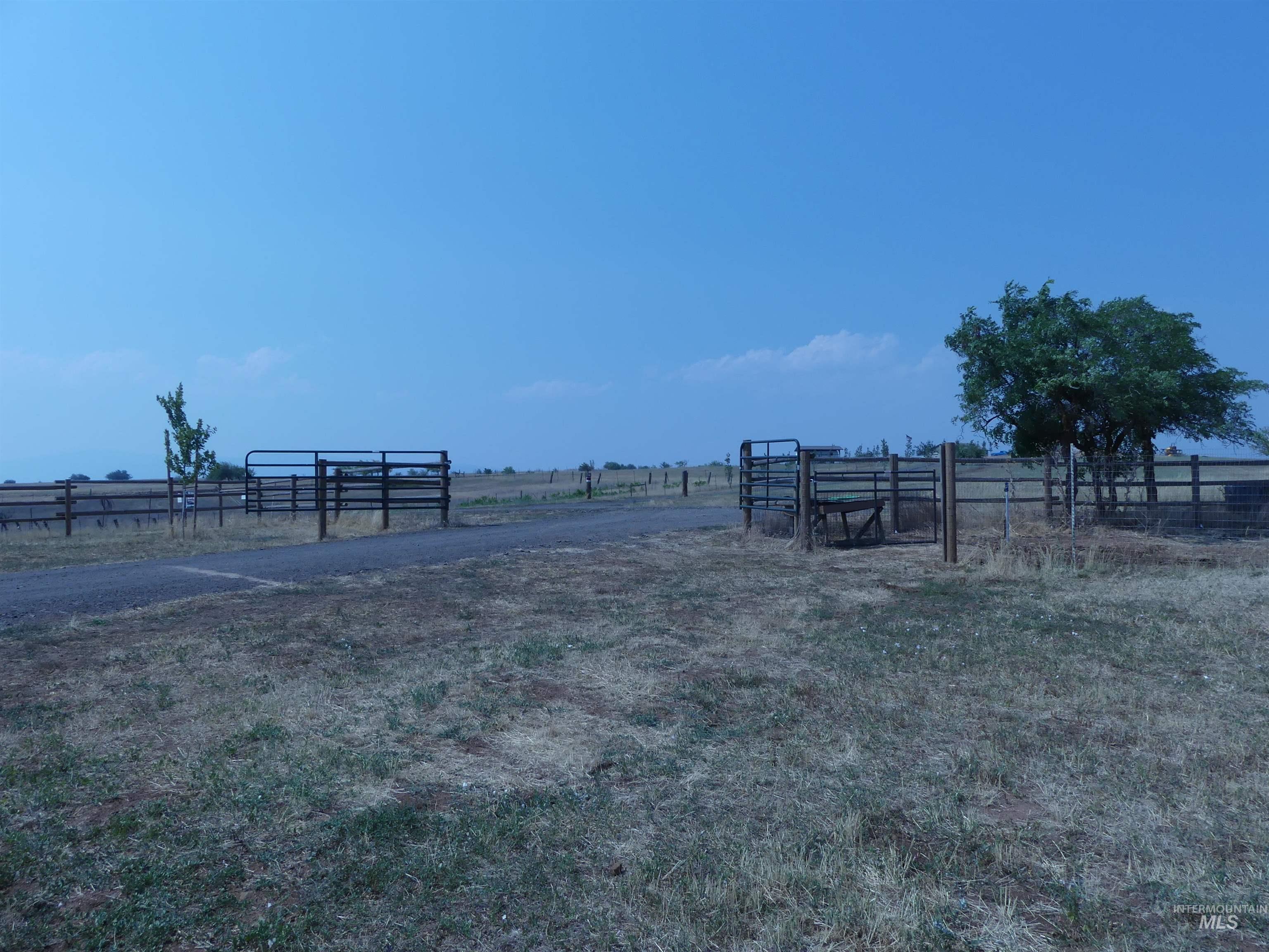 2193 Apple Lane, Mesa, Idaho 83643-5009, 2 Bedrooms, 2.5 Bathrooms, Farm & Ranch For Sale, Price $800,000, 98920964