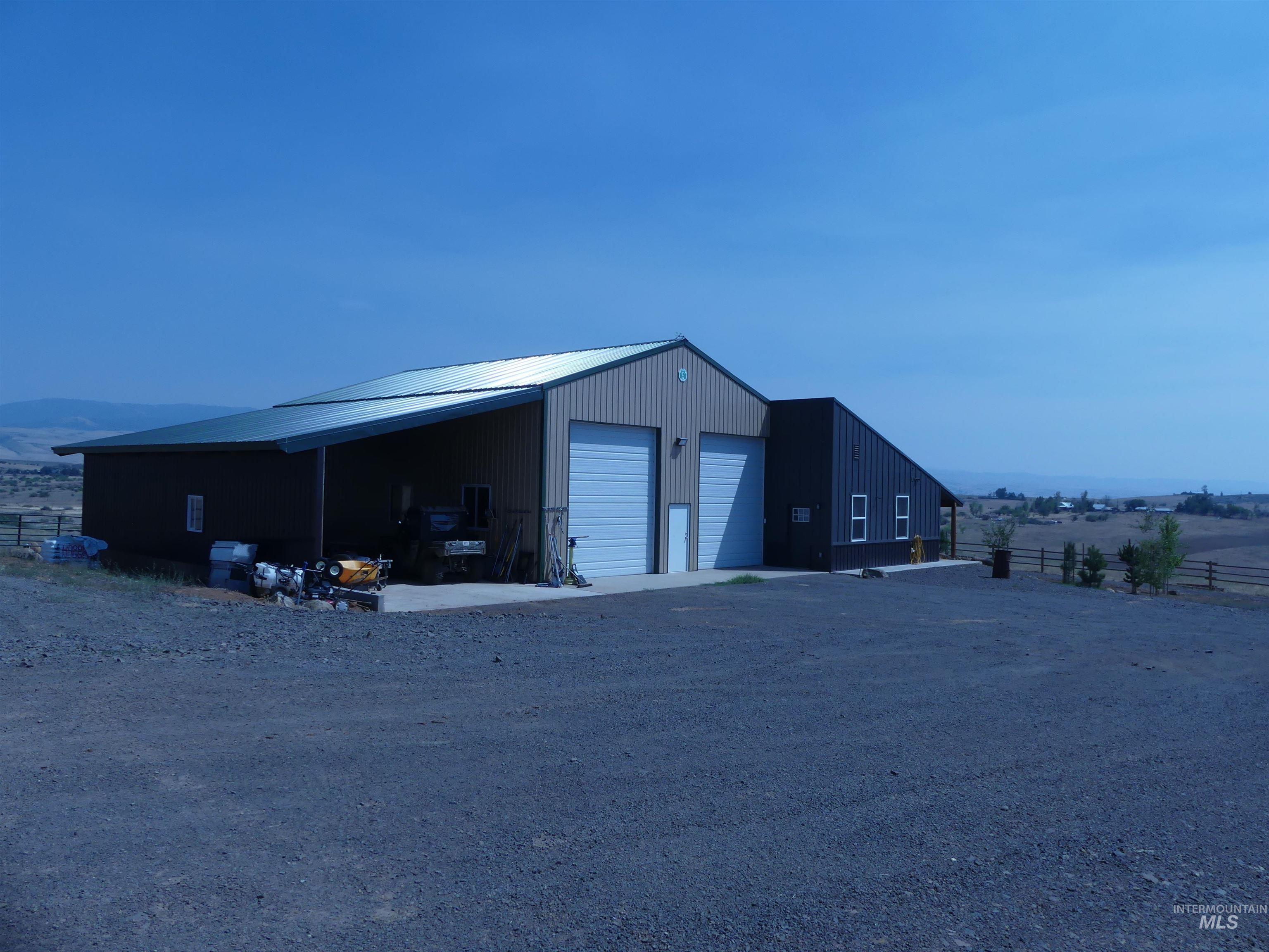 2193 Apple Lane, Mesa, Idaho 83643-5009, 2 Bedrooms, 2.5 Bathrooms, Farm & Ranch For Sale, Price $800,000, 98920964