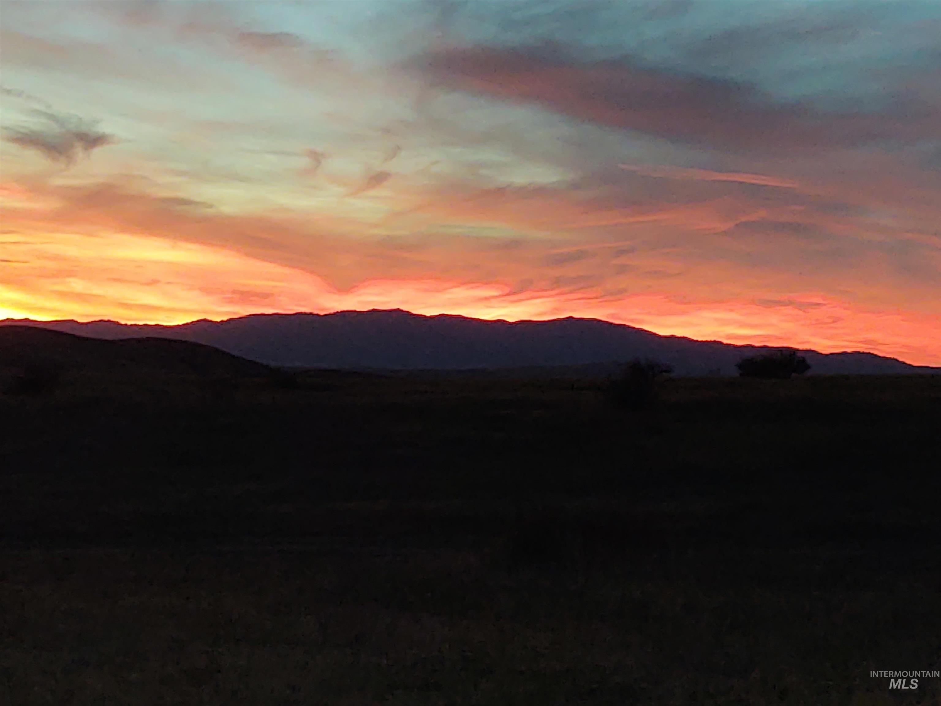 2193 Apple Lane, Mesa, Idaho 83643-5009, 2 Bedrooms, 2.5 Bathrooms, Farm & Ranch For Sale, Price $800,000, 98920964