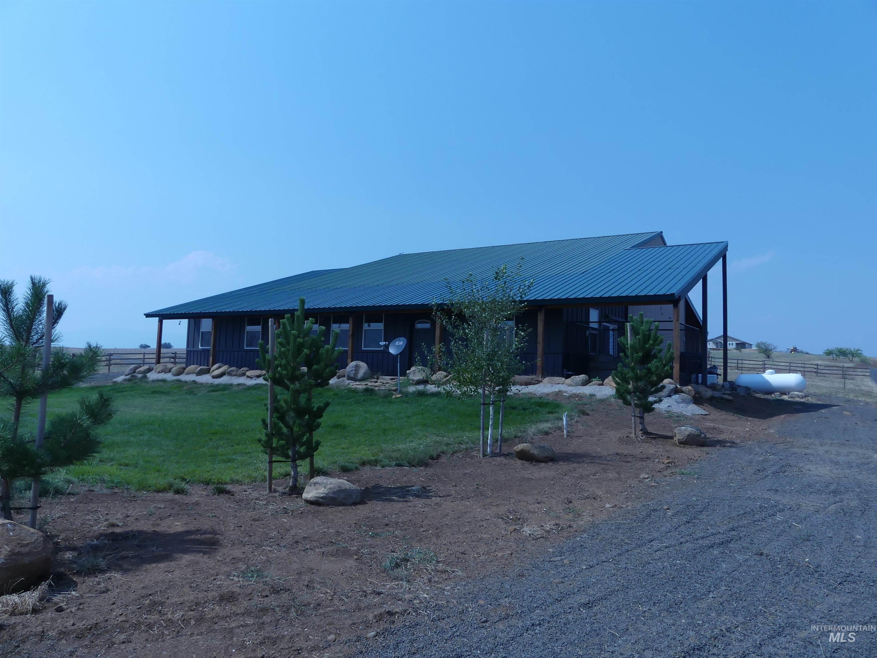 2193 Apple Lane, Mesa, Idaho 83643-5009, 2 Bedrooms, 2.5 Bathrooms, Farm & Ranch For Sale, Price $800,000, 98920964