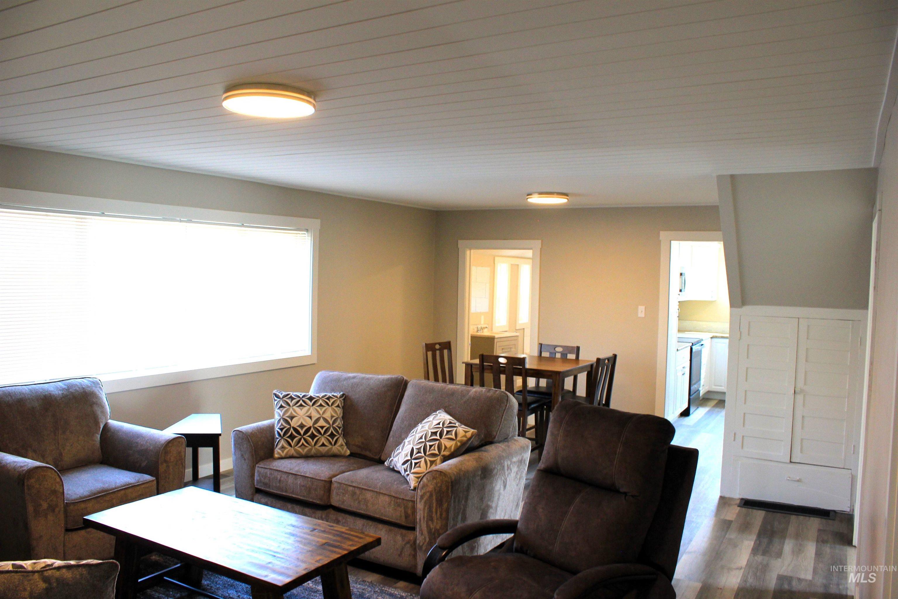 690 & 698 Hale Rd, Weiser, Idaho 83672, 4 Bedrooms, 1 Bathroom, Farm & Ranch For Sale, Price $1,600,000, 98921016