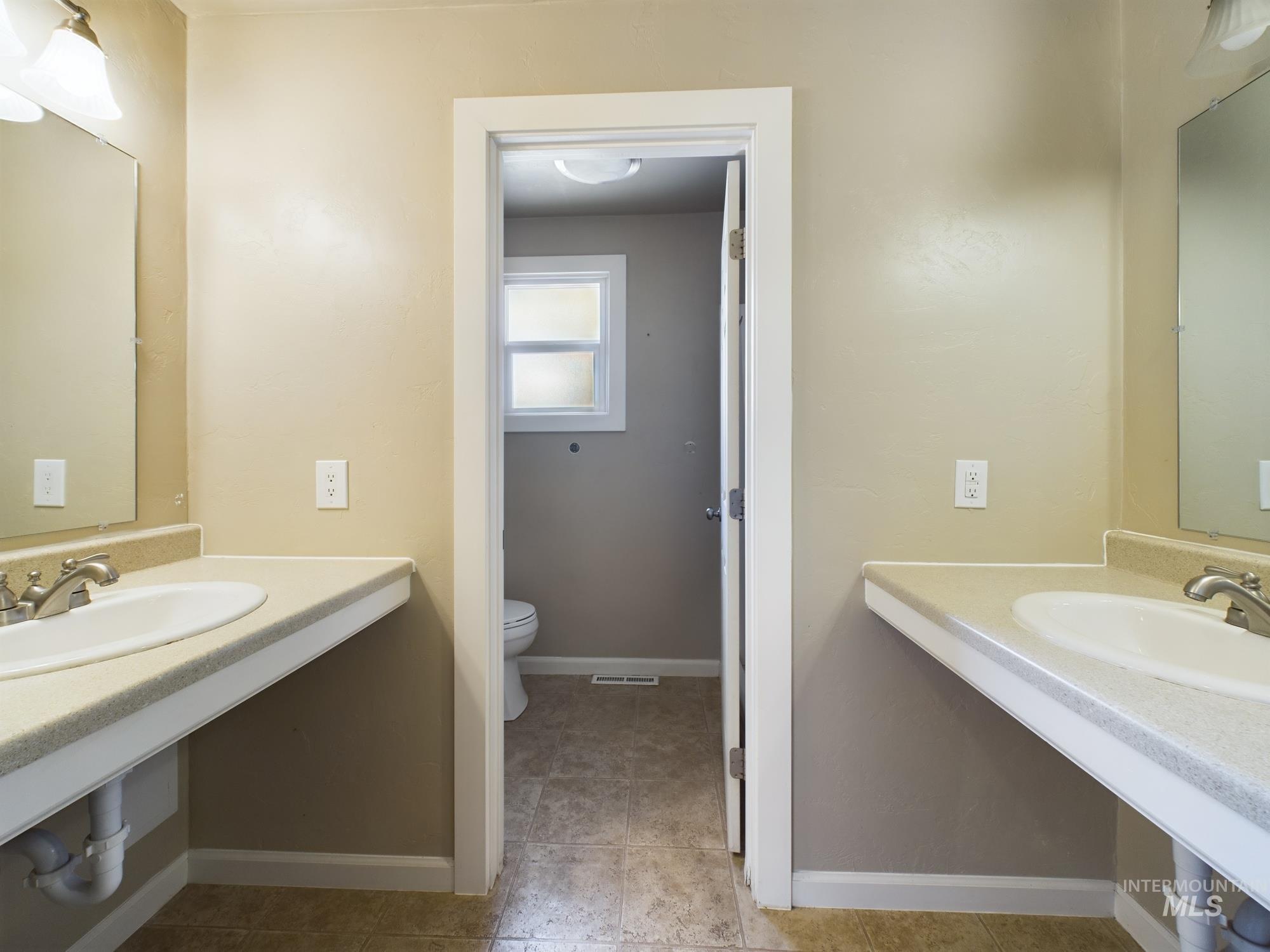 1416 E Ash St, Caldwell, Idaho 83605, 3 Bedrooms, 2 Bathrooms, Residential Income For Sale, Price $340,000, 98921196