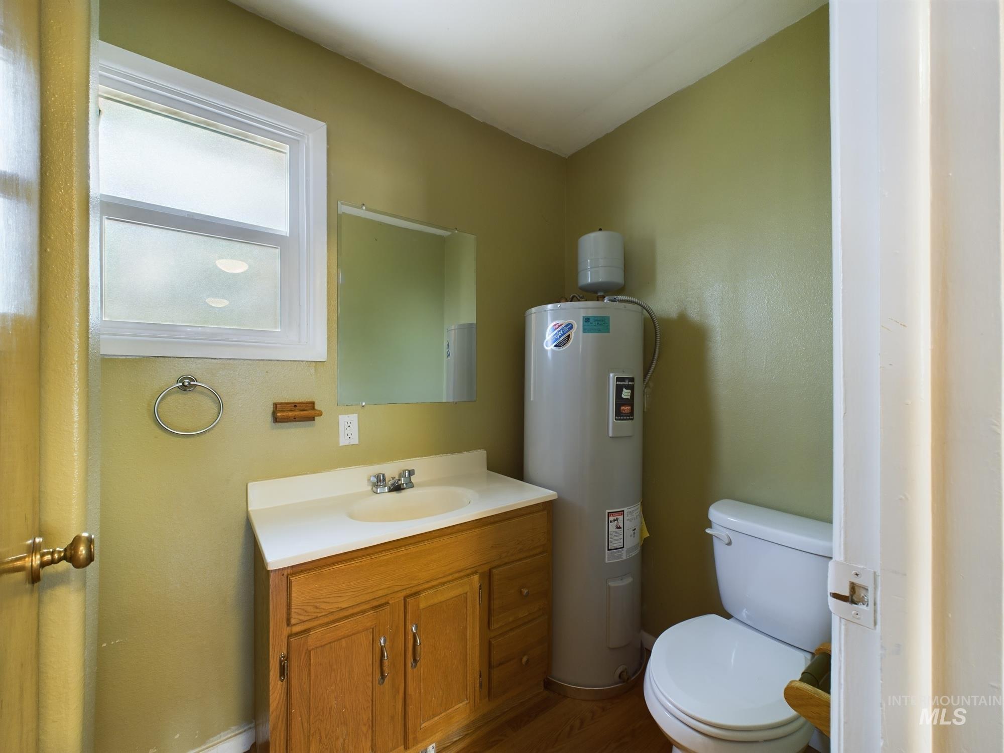 1416 E Ash St, Caldwell, Idaho 83605, 3 Bedrooms, 2 Bathrooms, Residential Income For Sale, Price $340,000, 98921196