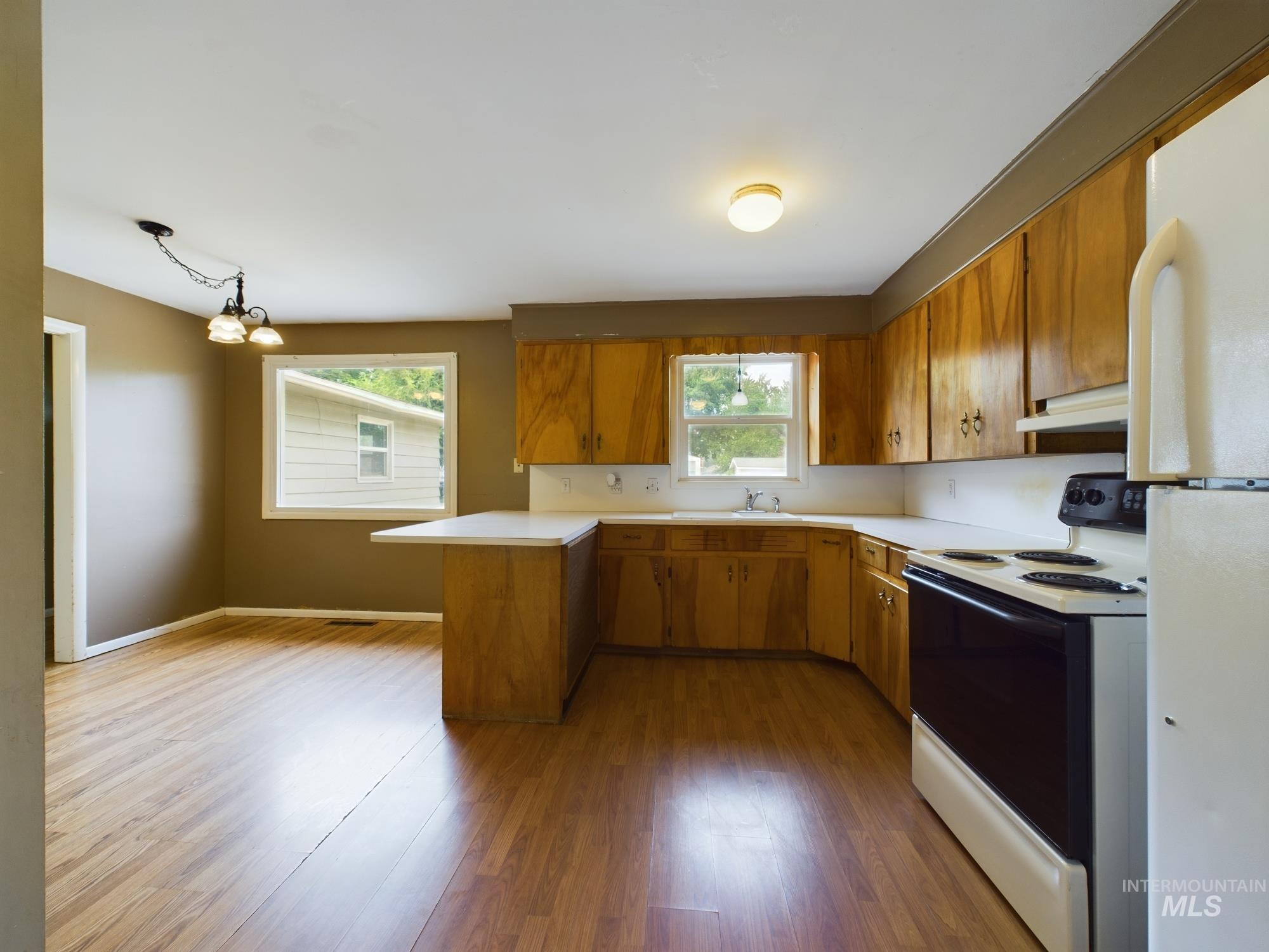 1416 E Ash St, Caldwell, Idaho 83605, 3 Bedrooms, 2 Bathrooms, Residential Income For Sale, Price $340,000, 98921196