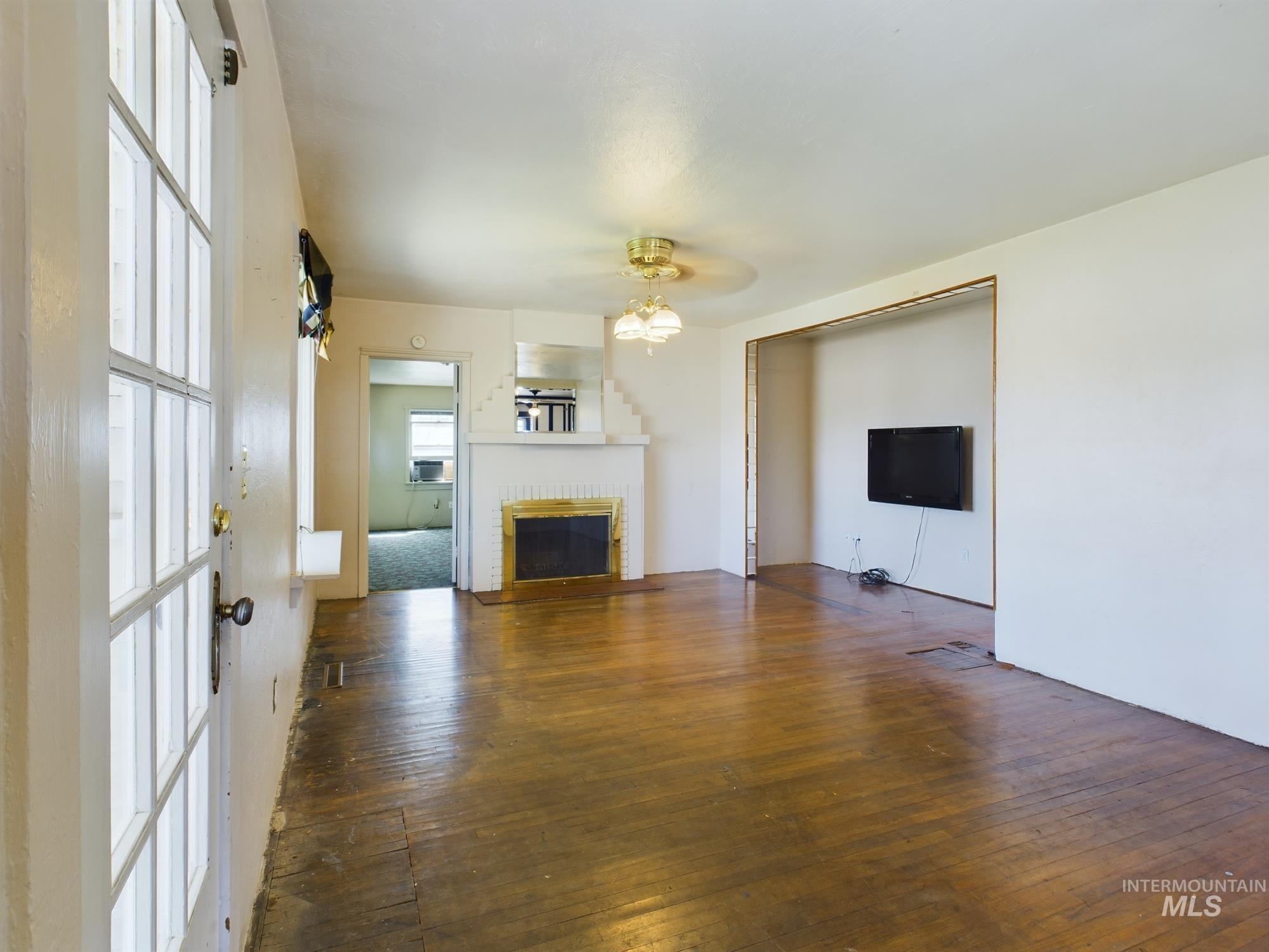 2104 College Ave, Caldwell, Idaho 83605, 4 Bedrooms, 2 Bathrooms, Residential Income For Sale, Price $340,000,MLS 98921198