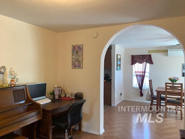 405 E Ellis Street, Paul, Idaho 83347, 5 Bedrooms, 2 Rooms, Business/Commercial For Sale, Price $299,000, 98921436