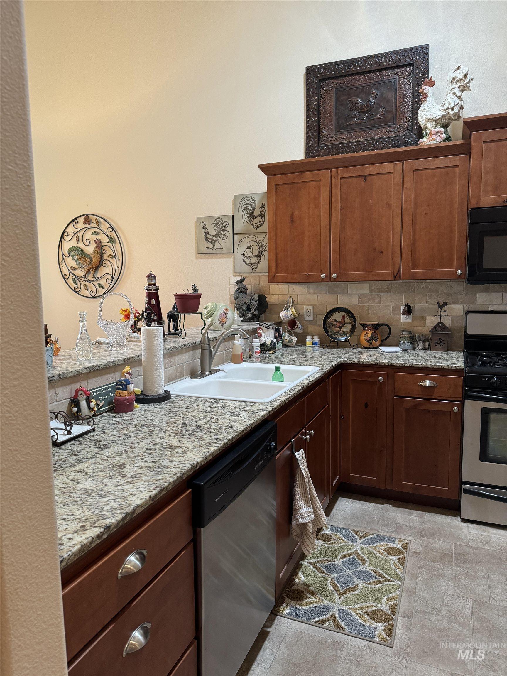 858 S Beaver Creek Way, Emmett, Idaho 83617, 3 Bedrooms, 2 Bathrooms, Residential For Sale, Price $359,500,MLS 98921536