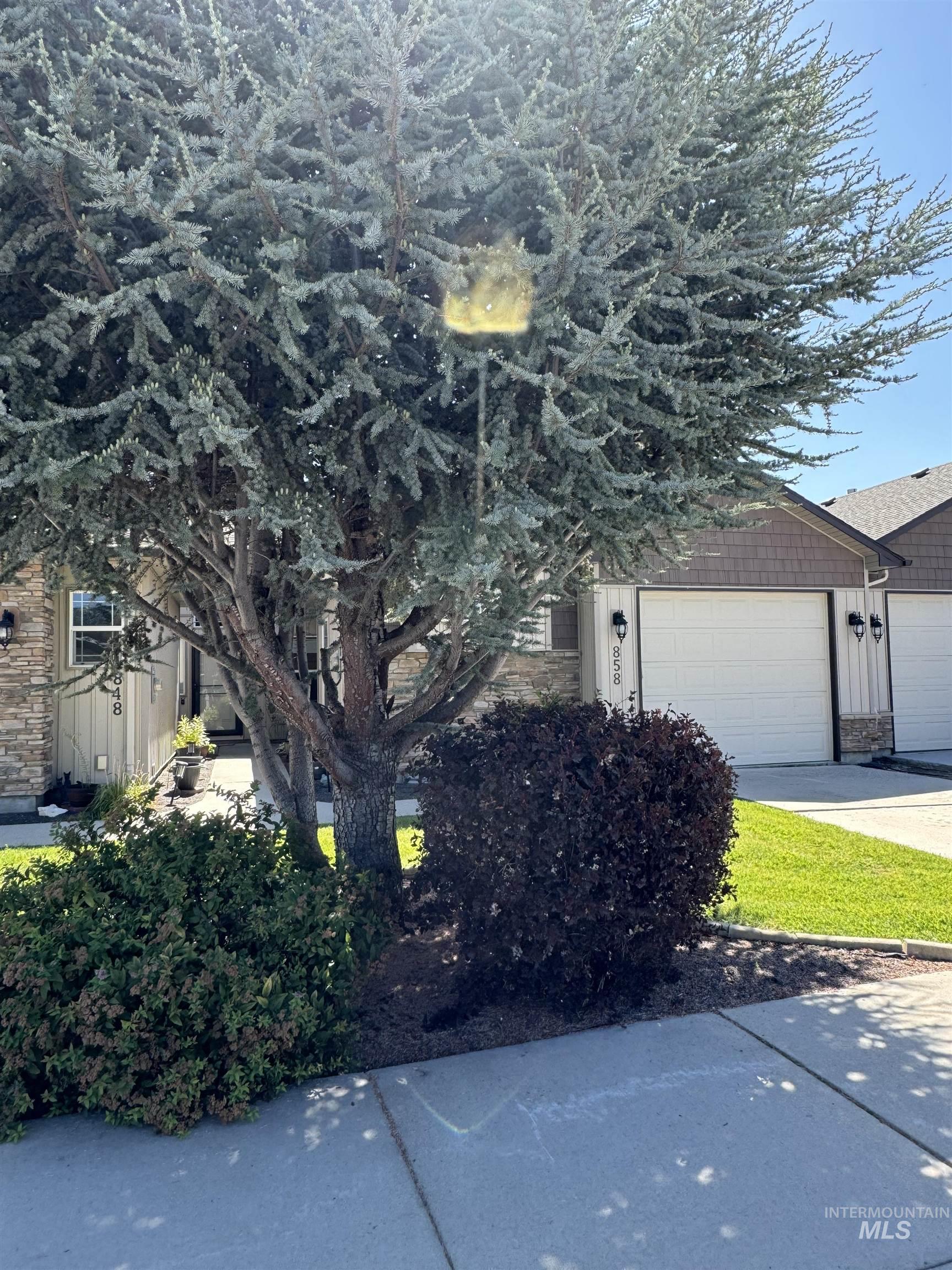 858 S Beaver Creek Way, Emmett, Idaho 83617, 3 Bedrooms, 2 Bathrooms, Residential For Sale, Price $359,500,MLS 98921536
