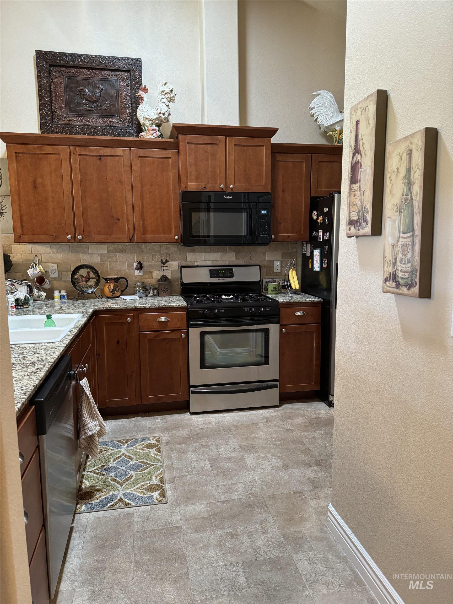 858 S Beaver Creek Way, Emmett, Idaho 83617, 3 Bedrooms, 2 Bathrooms, Residential For Sale, Price $359,500,MLS 98921536