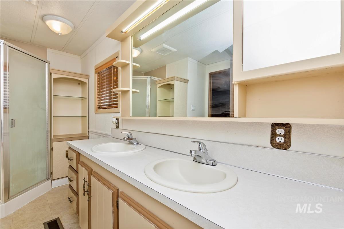 397 Silver City Dr., Boise, Idaho 83713, 3 Bedrooms, 2 Bathrooms, Residential For Sale, Price $174,900,MLS 98921580