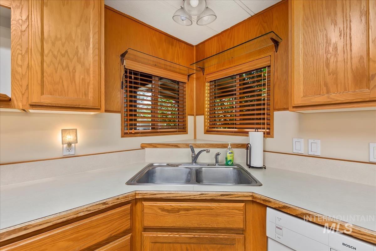 397 Silver City Dr., Boise, Idaho 83713, 3 Bedrooms, 2 Bathrooms, Residential For Sale, Price $174,900,MLS 98921580