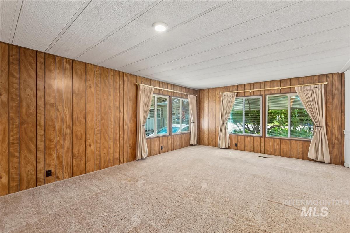 397 Silver City Dr., Boise, Idaho 83713, 3 Bedrooms, 2 Bathrooms, Residential For Sale, Price $174,900,MLS 98921580