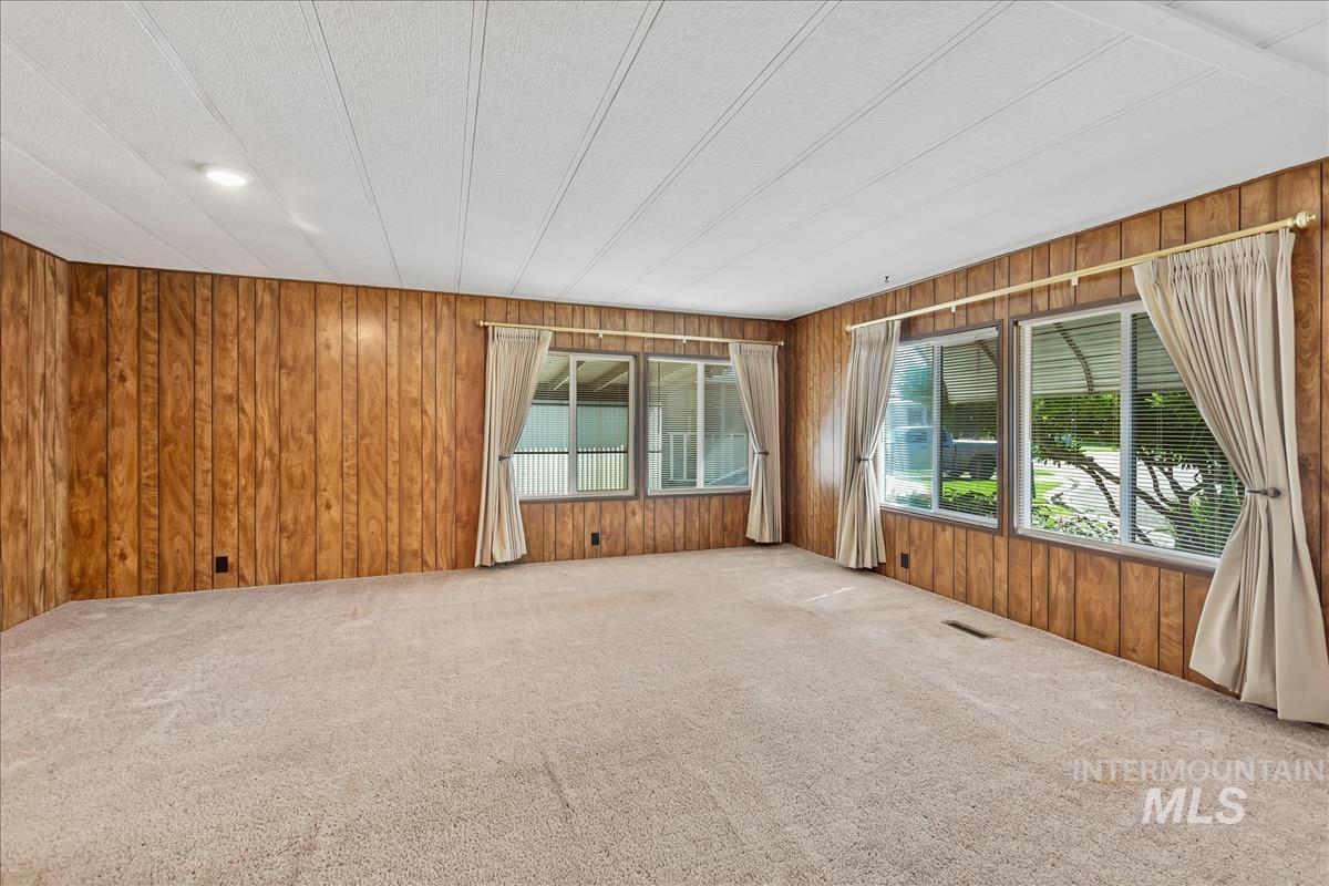 397 Silver City Dr., Boise, Idaho 83713, 3 Bedrooms, 2 Bathrooms, Residential For Sale, Price $174,900,MLS 98921580