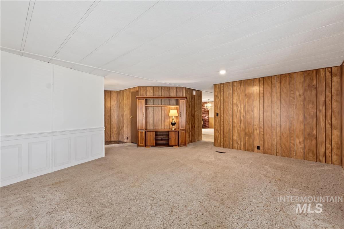 397 Silver City Dr., Boise, Idaho 83713, 3 Bedrooms, 2 Bathrooms, Residential For Sale, Price $174,900,MLS 98921580