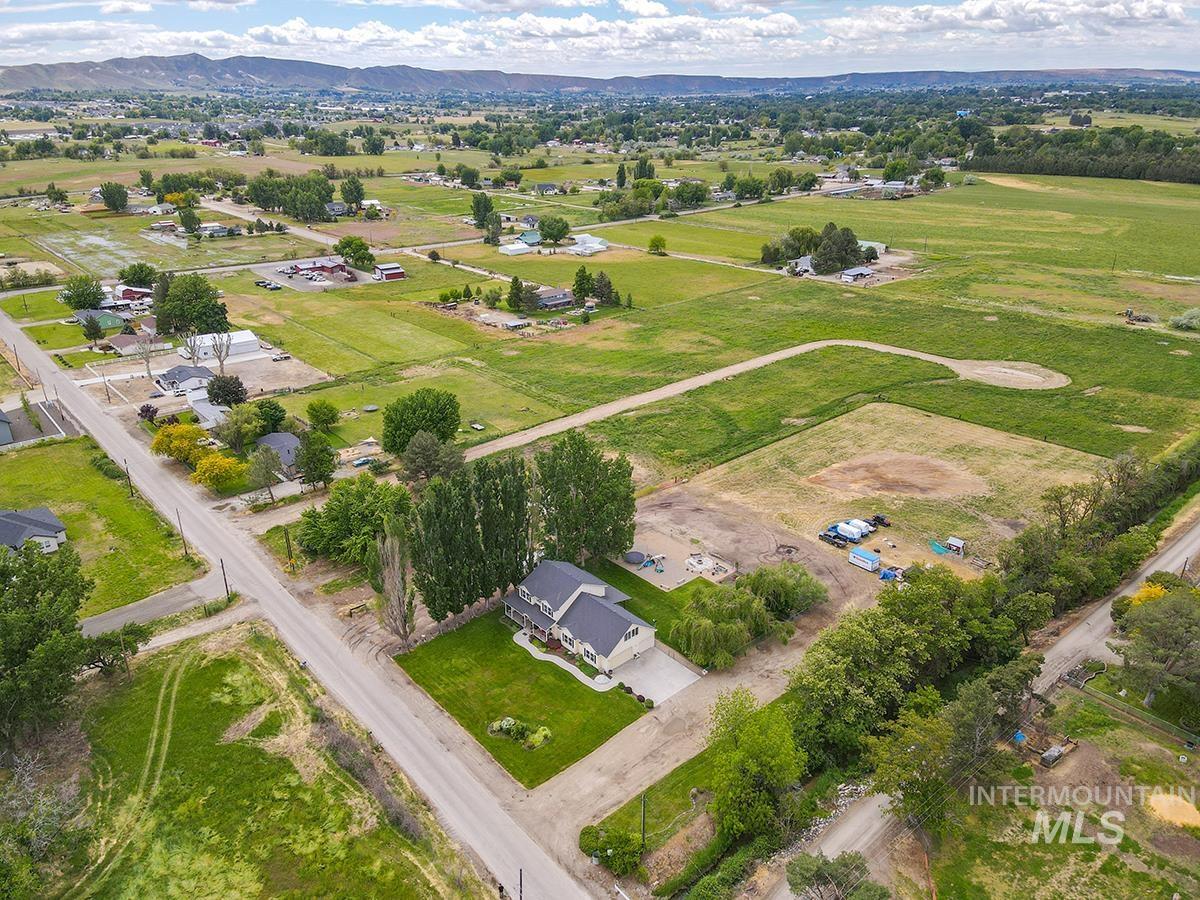 1501 Jordan Ln, Emmett, Idaho 83617-9413, 4 Bedrooms, 2.5 Bathrooms, Residential For Sale, Price $799,900,MLS 98921781