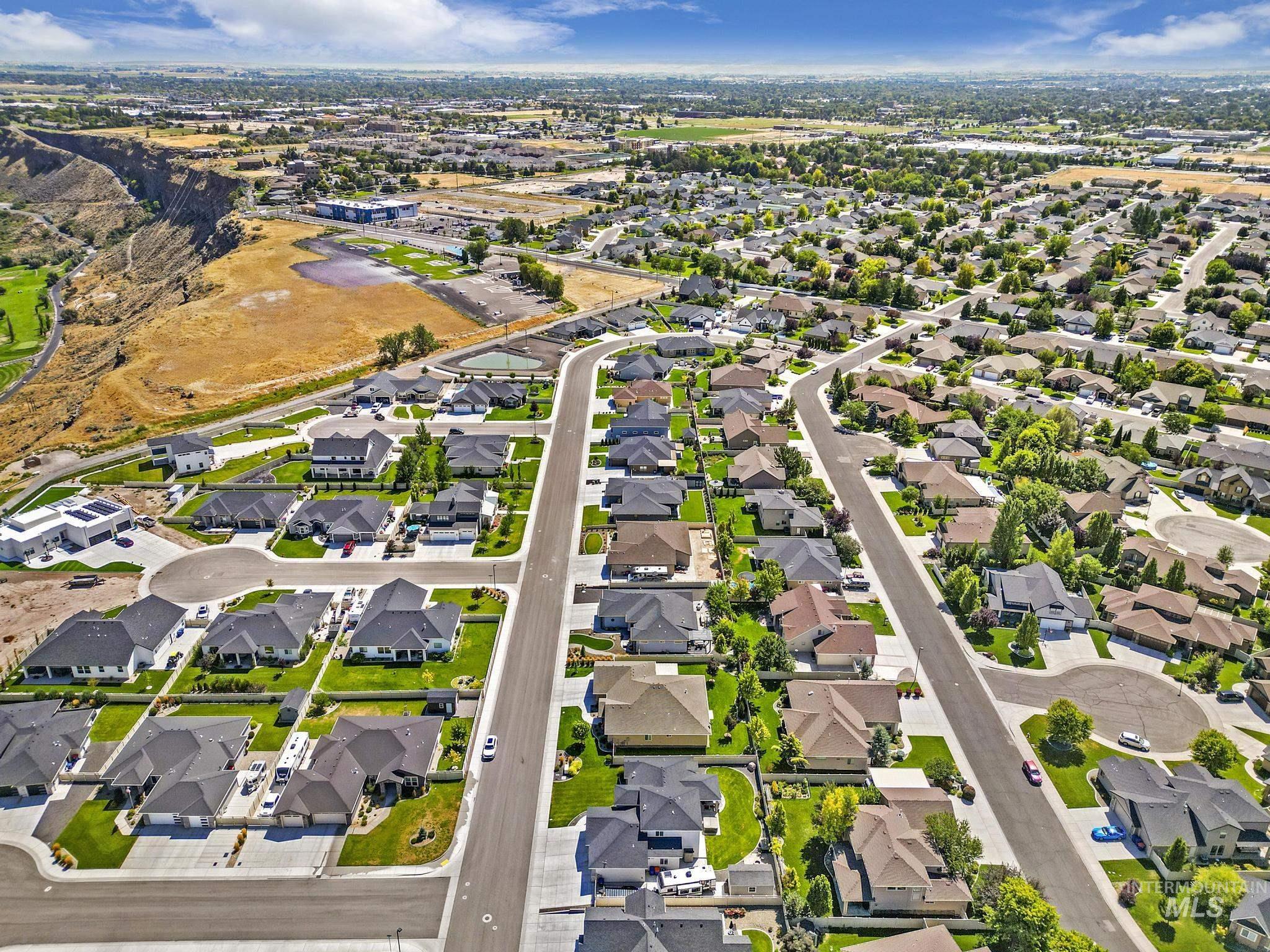 2271 Settlers Ridge Trail, Twin Falls, Idaho 83301, 5 Bedrooms, 3 Bathrooms, Residential For Sale, Price $699,900,MLS 98921904