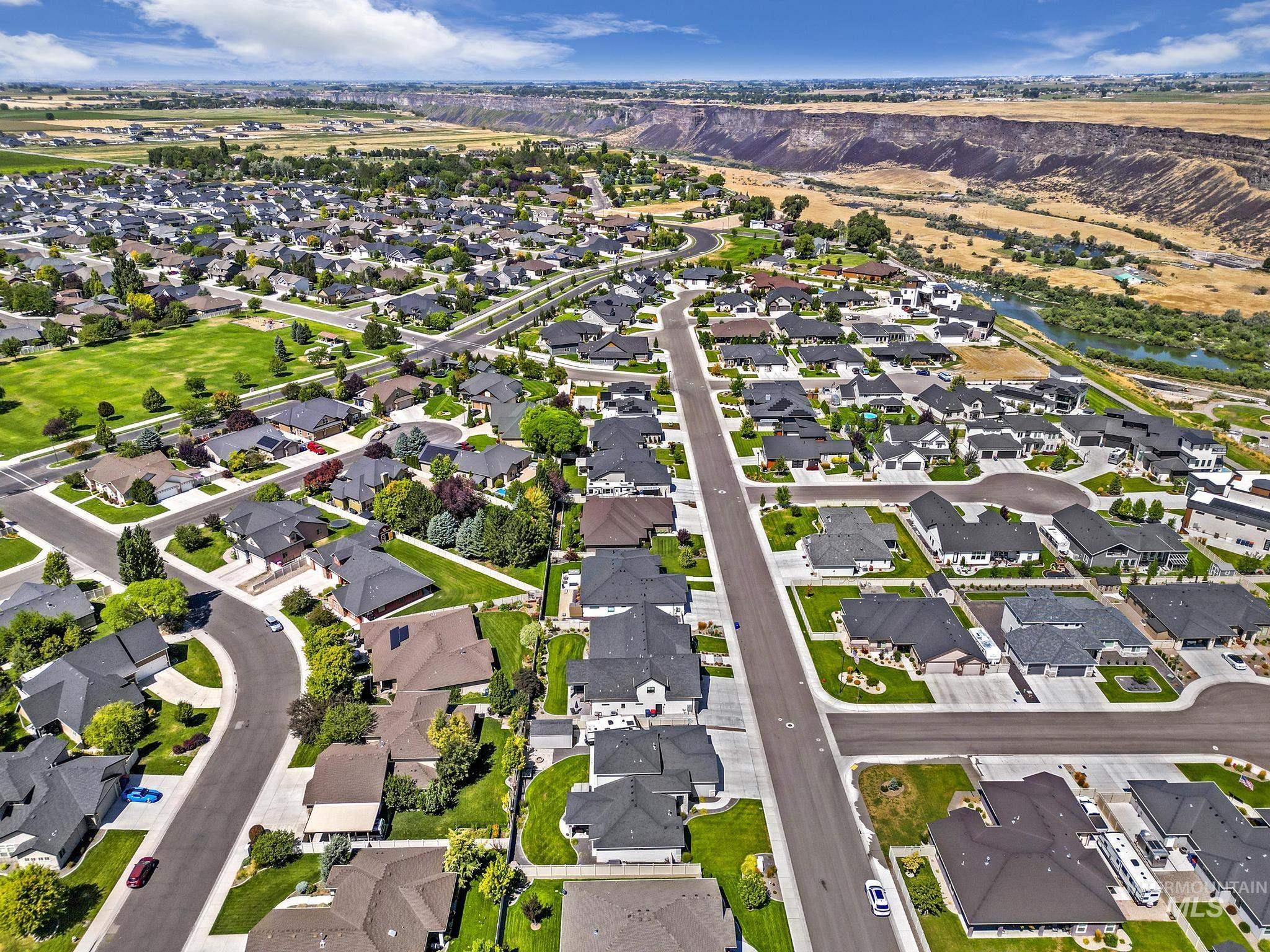 2271 Settlers Ridge Trail, Twin Falls, Idaho 83301, 5 Bedrooms, 3 Bathrooms, Residential For Sale, Price $699,900,MLS 98921904