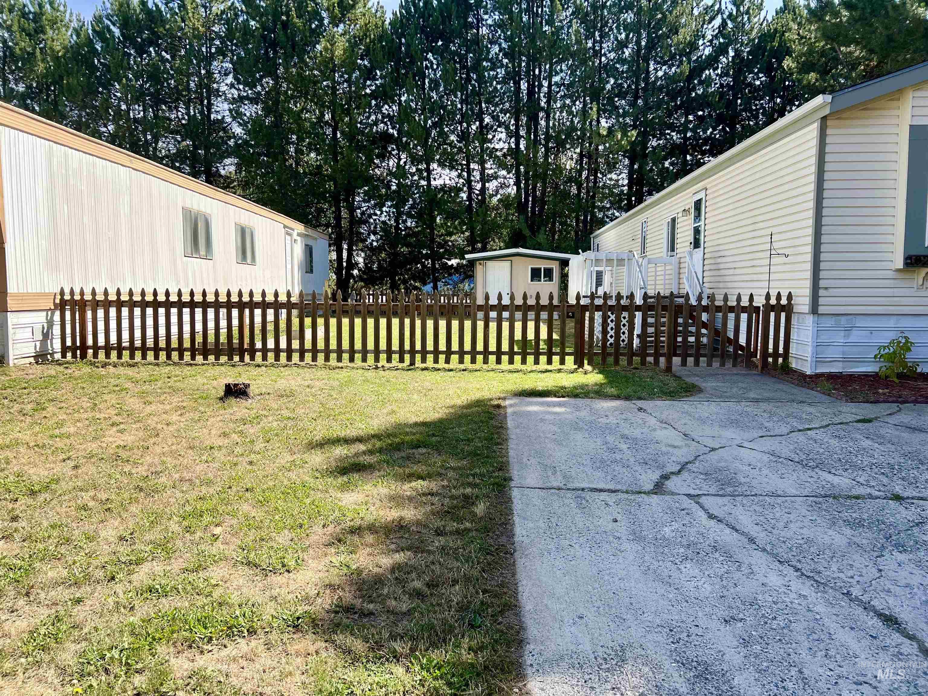 609 N Almon, Moscow, Idaho 83843, 2 Bedrooms, 2 Bathrooms, Residential For Sale, Price $58,000, 98921913
