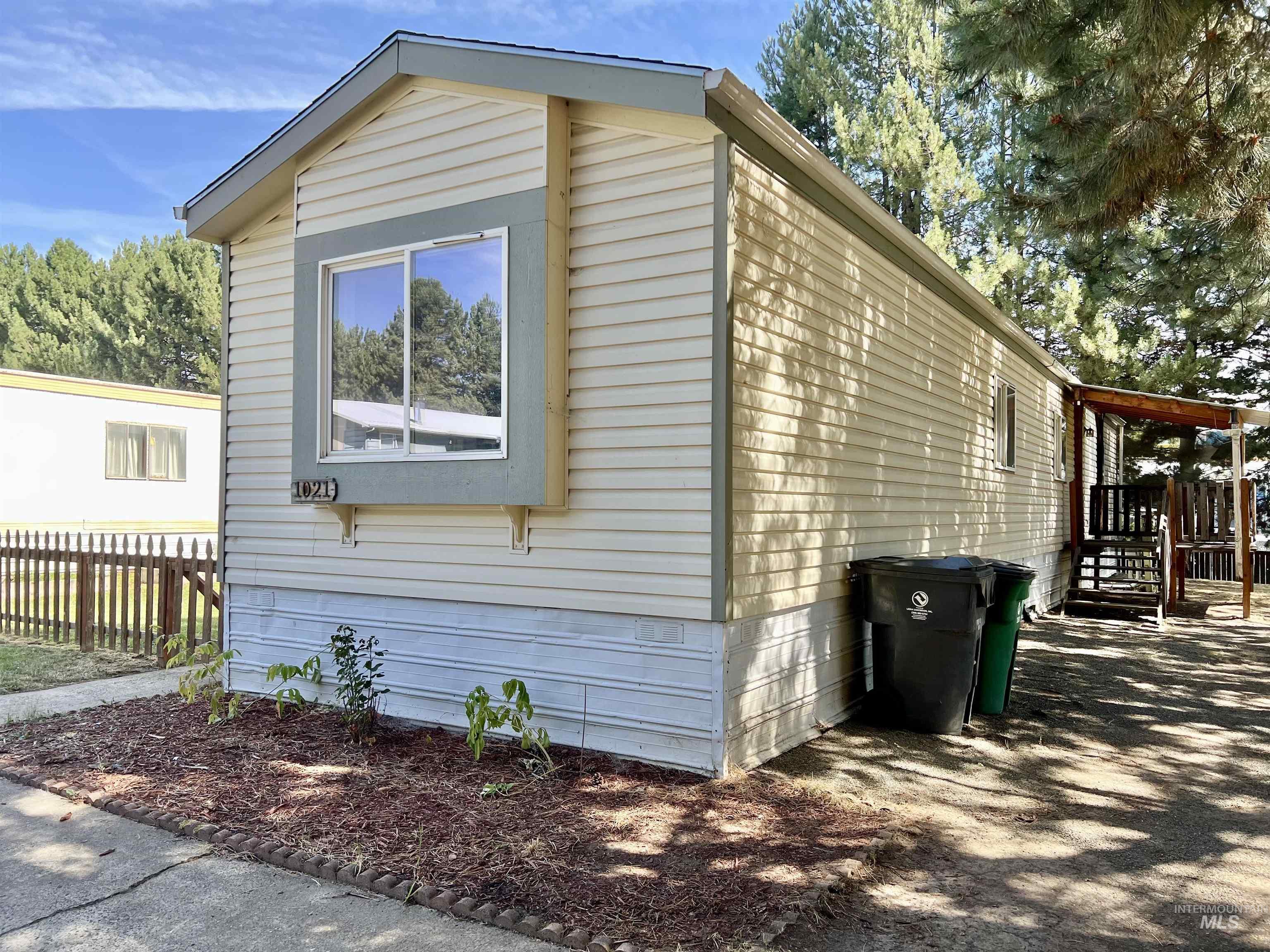609 N Almon, Moscow, Idaho 83843, 2 Bedrooms, 2 Bathrooms, Residential For Sale, Price $58,000, 98921913