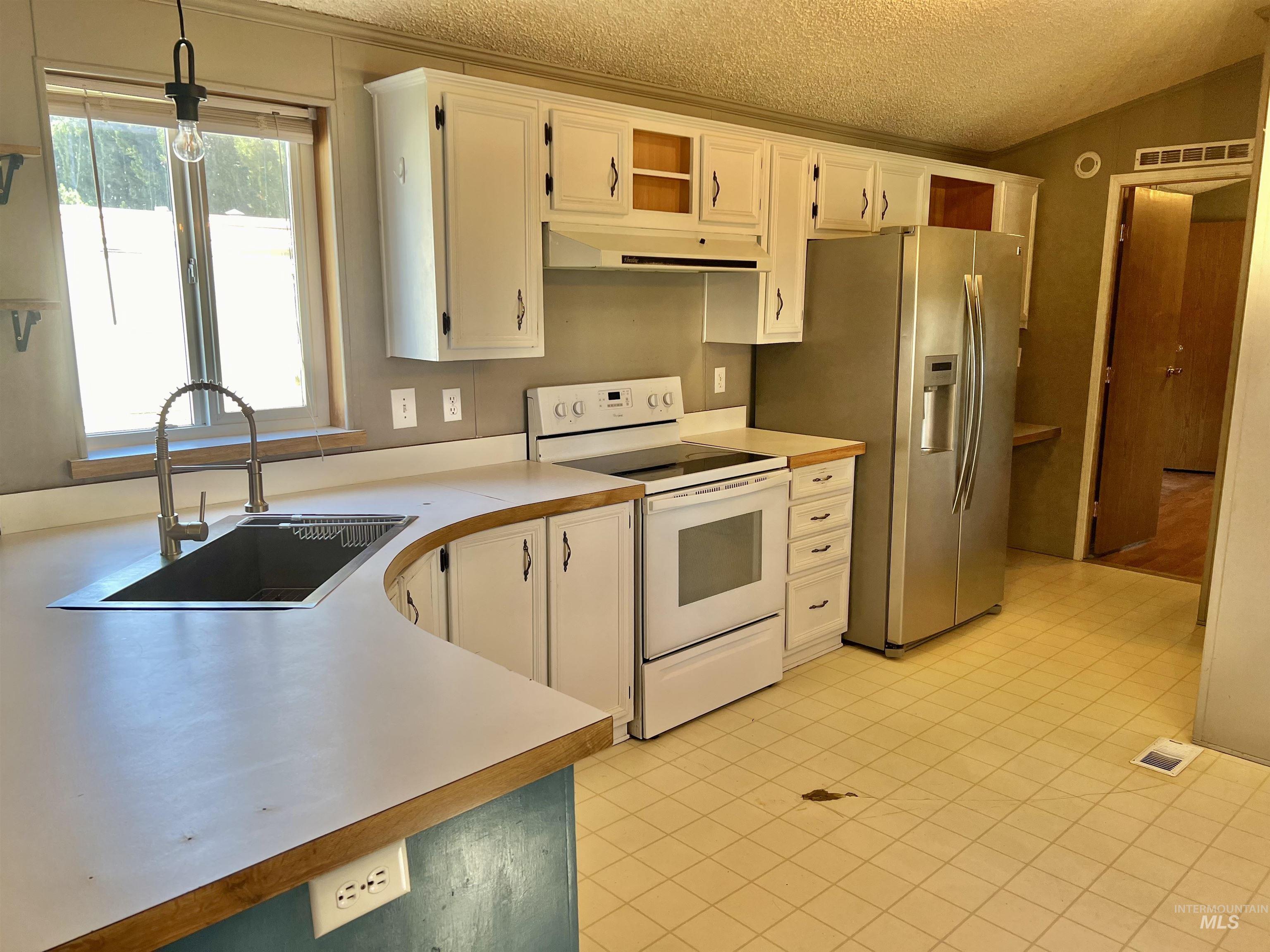 609 N Almon, Moscow, Idaho 83843, 2 Bedrooms, 2 Bathrooms, Residential For Sale, Price $58,000, 98921913