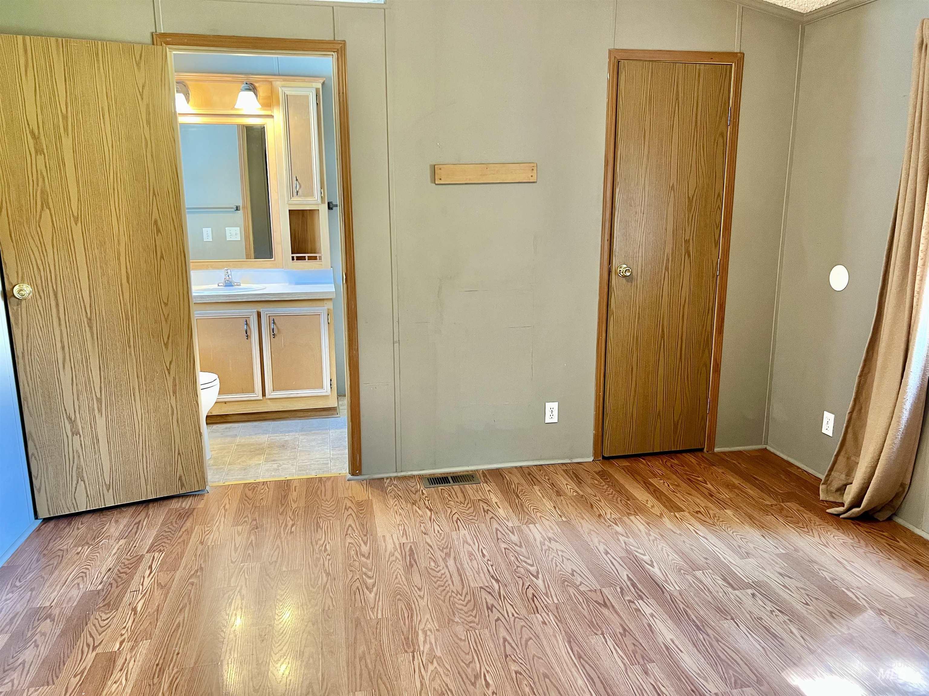 609 N Almon, Moscow, Idaho 83843, 2 Bedrooms, 2 Bathrooms, Residential For Sale, Price $58,000, 98921913