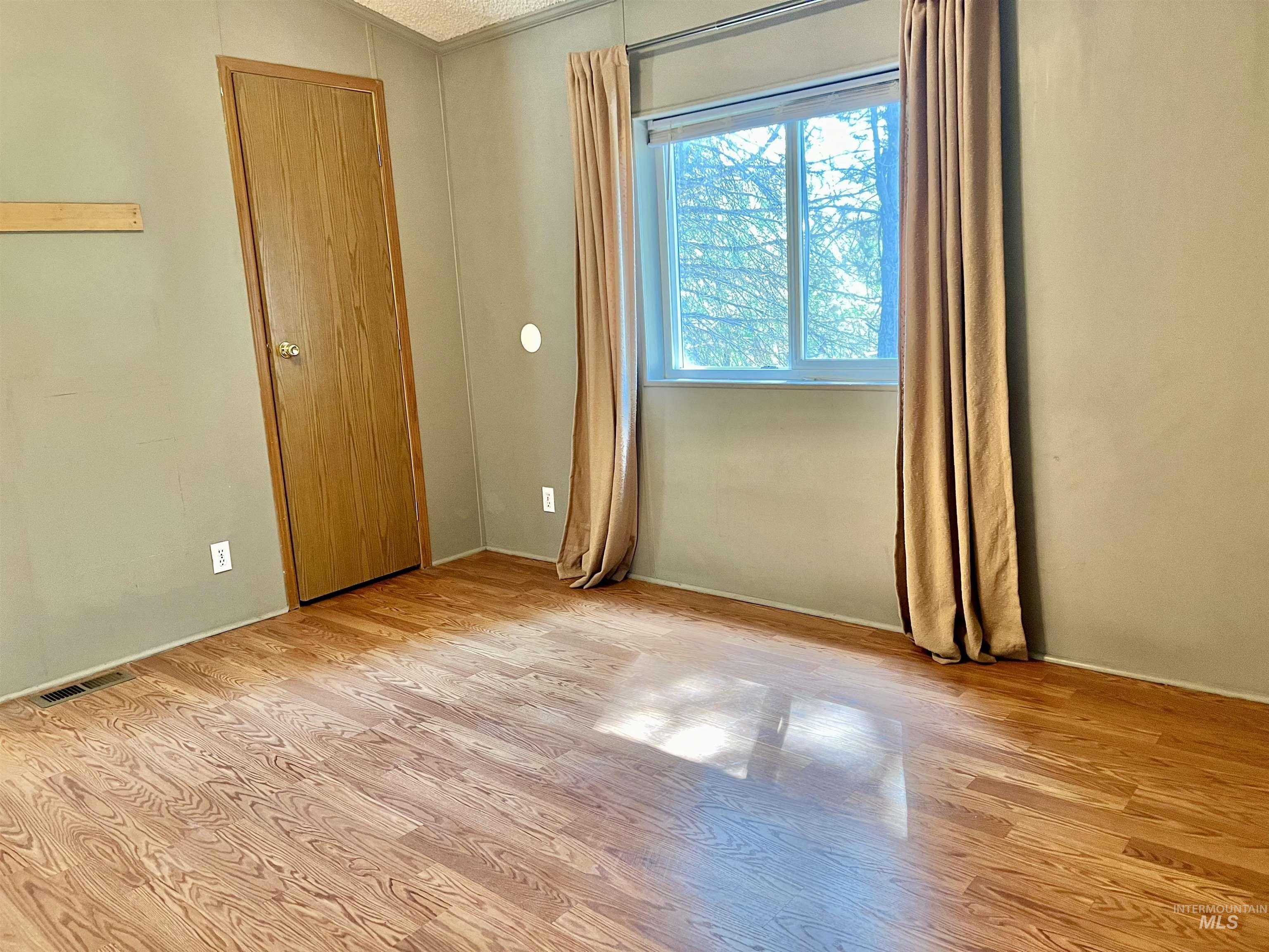 609 N Almon, Moscow, Idaho 83843, 2 Bedrooms, 2 Bathrooms, Residential For Sale, Price $58,000, 98921913
