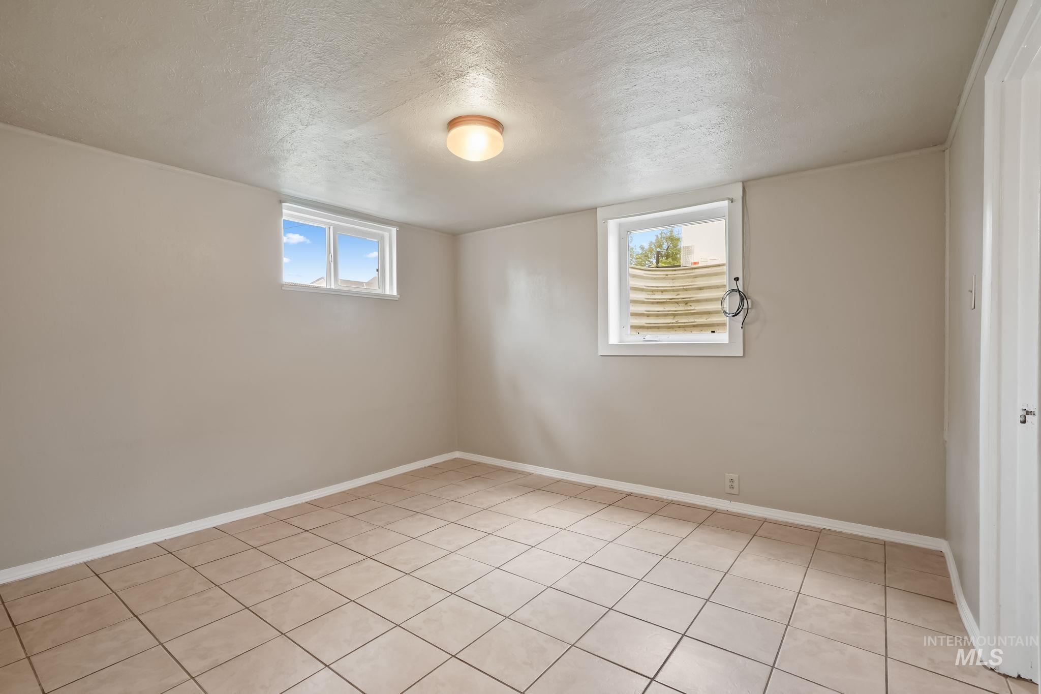 615 S 9th Ave, Caldwell, Idaho 83605, 2 Bedrooms, 1 Bathroom, Residential Income For Sale, Price $337,900, 98921932