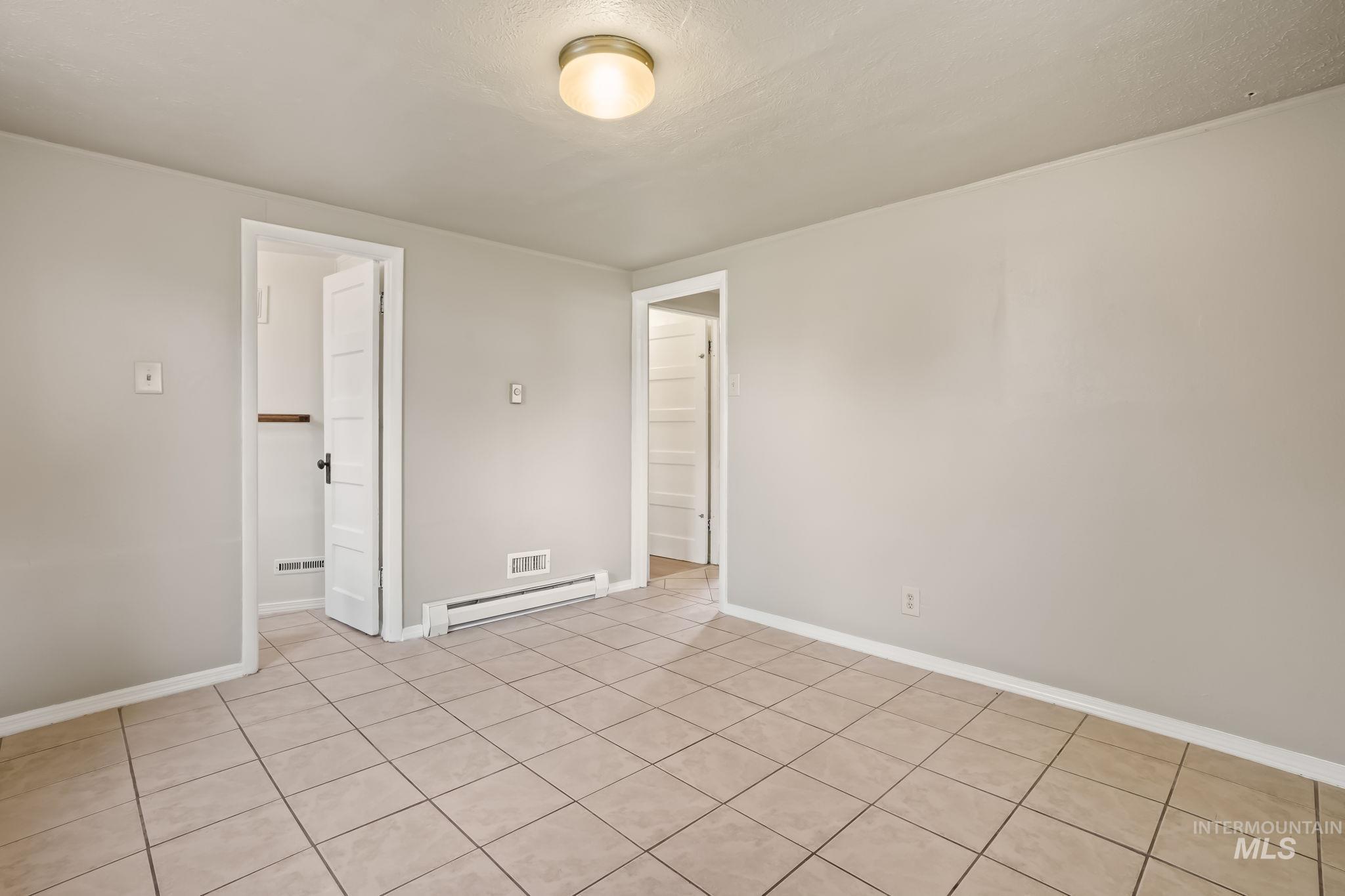 615 S 9th Ave, Caldwell, Idaho 83605, 2 Bedrooms, 1 Bathroom, Residential Income For Sale, Price $337,900, 98921932