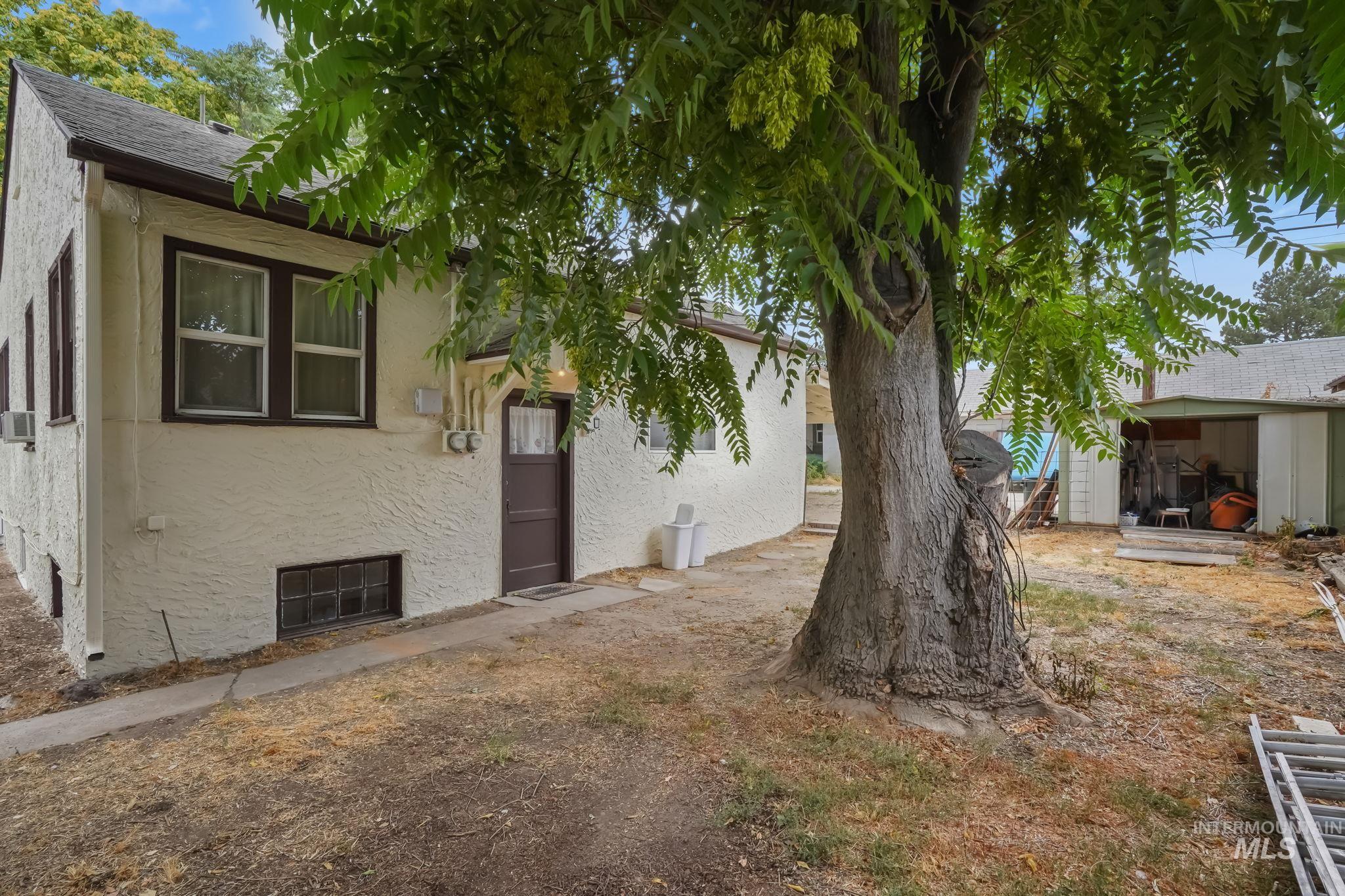 615 S 9th Ave, Caldwell, Idaho 83605, 2 Bedrooms, 1 Bathroom, Residential Income For Sale, Price $337,900, 98921932