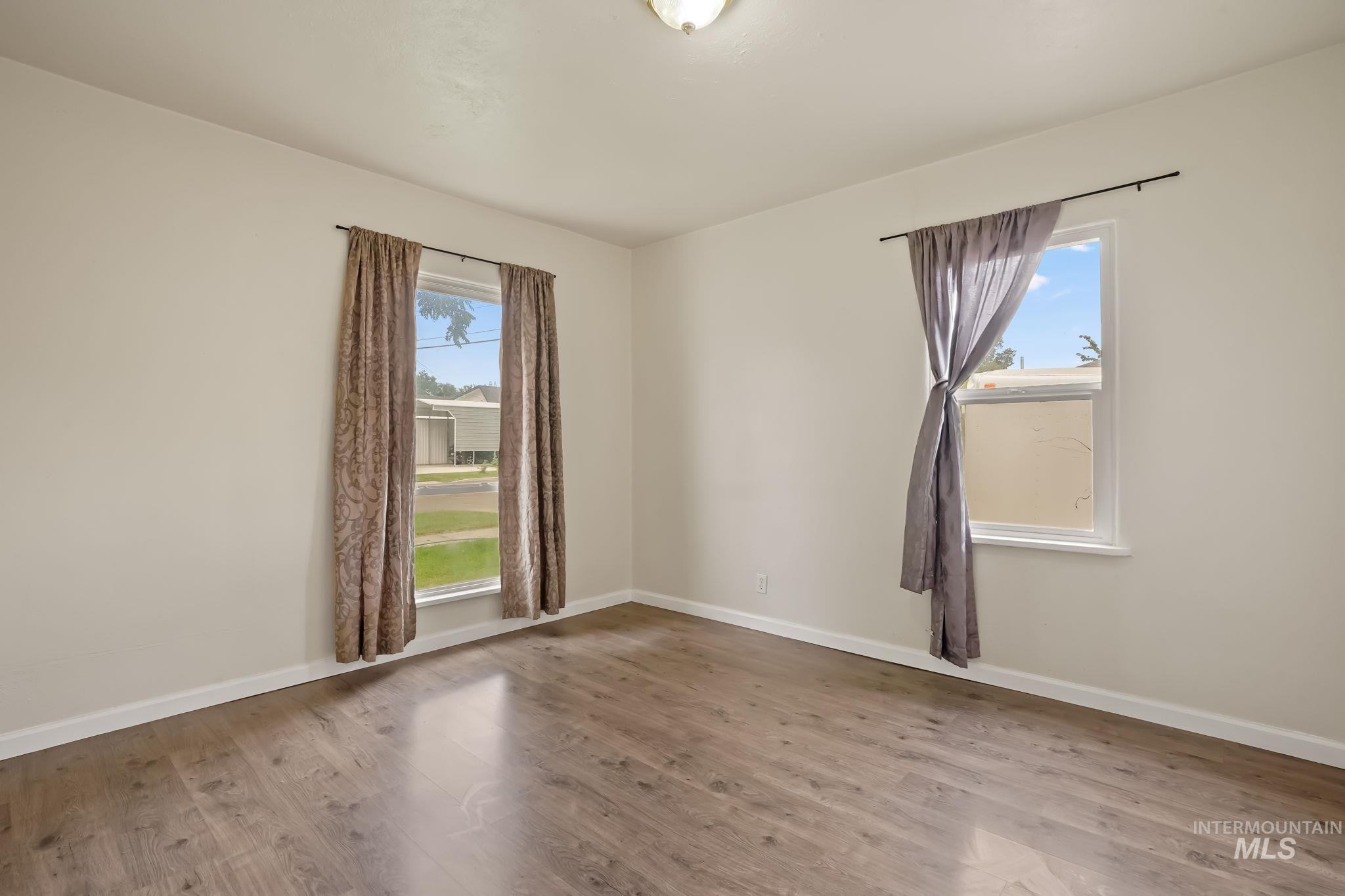 615 S 9th Ave, Caldwell, Idaho 83605, 2 Bedrooms, 1 Bathroom, Residential Income For Sale, Price $337,900, 98921932